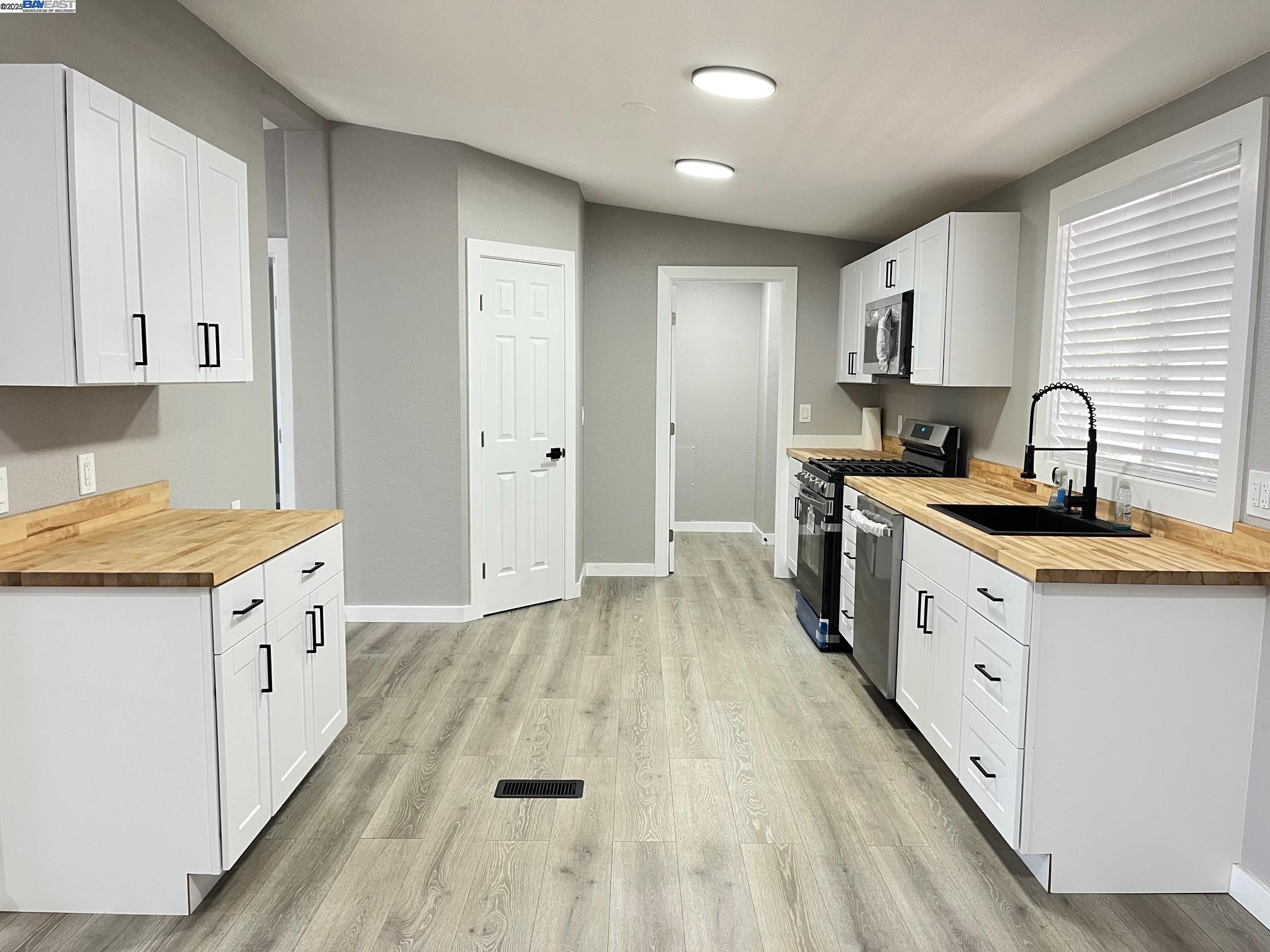 Detail Gallery Image 8 of 25 For 2187 Bourbon  Dr., Hayward,  CA 94545 - 3 Beds | 2 Baths