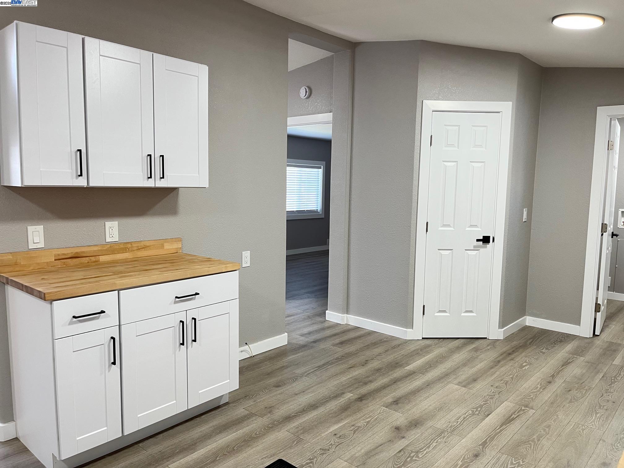 Detail Gallery Image 9 of 25 For 2187 Bourbon  Dr., Hayward,  CA 94545 - 3 Beds | 2 Baths