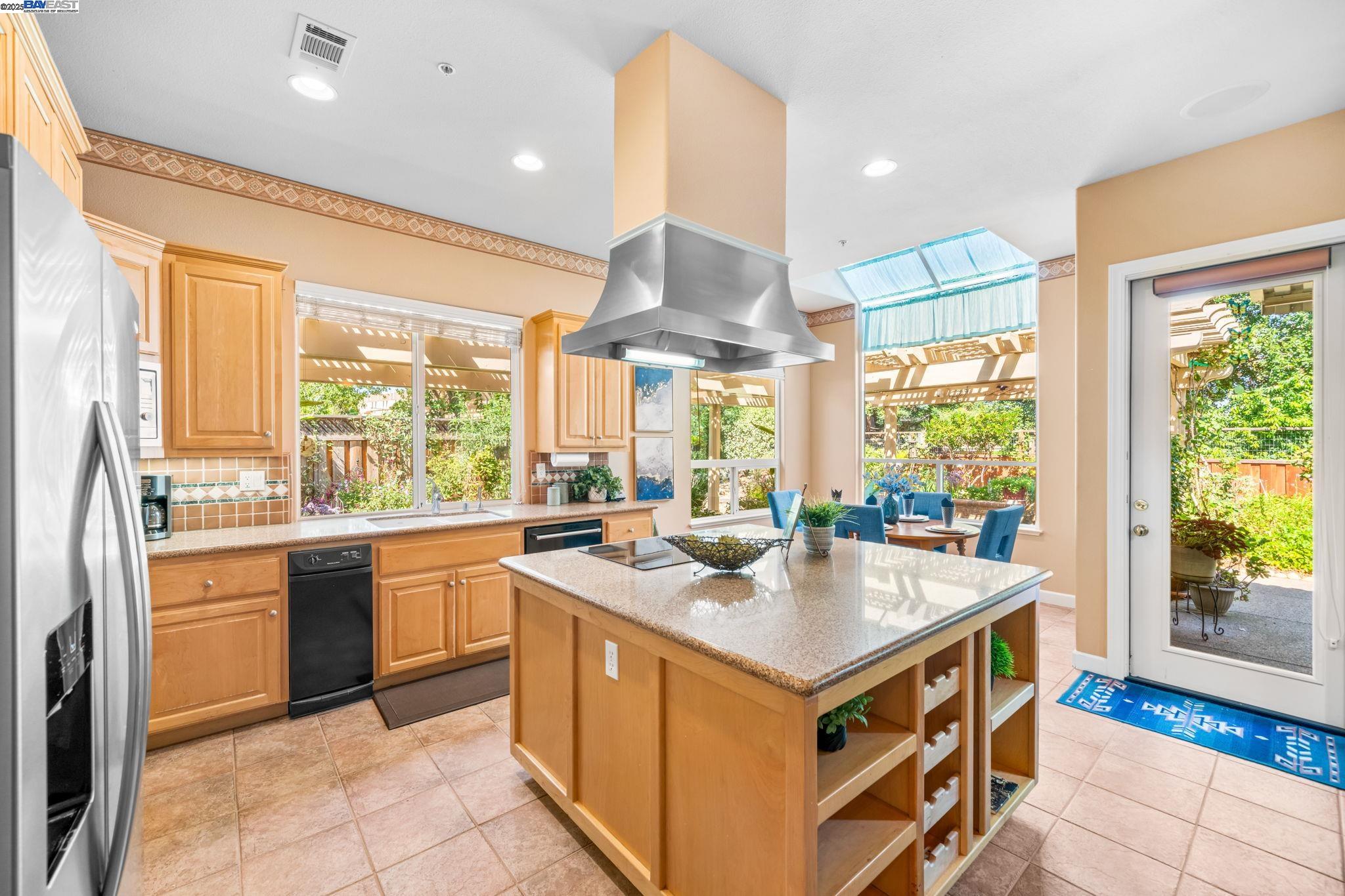 Detail Gallery Image 13 of 52 For 444 Cabonia Ct, Pleasanton,  CA 94566 - 4 Beds | 2/1 Baths