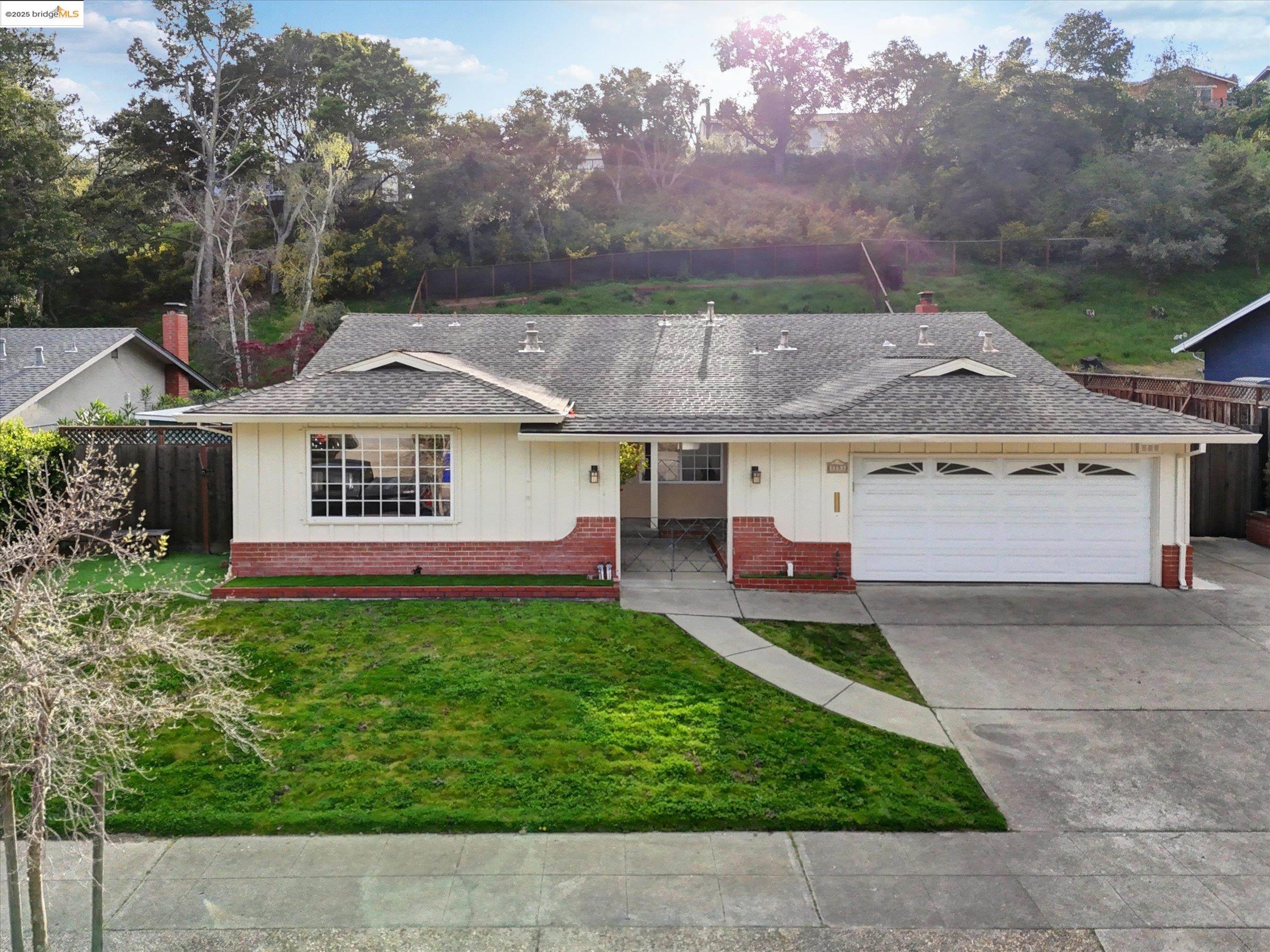 Detail Gallery Image 2 of 58 For 8153 Surrey Ln, Oakland,  CA 94605 - 4 Beds | 2/1 Baths