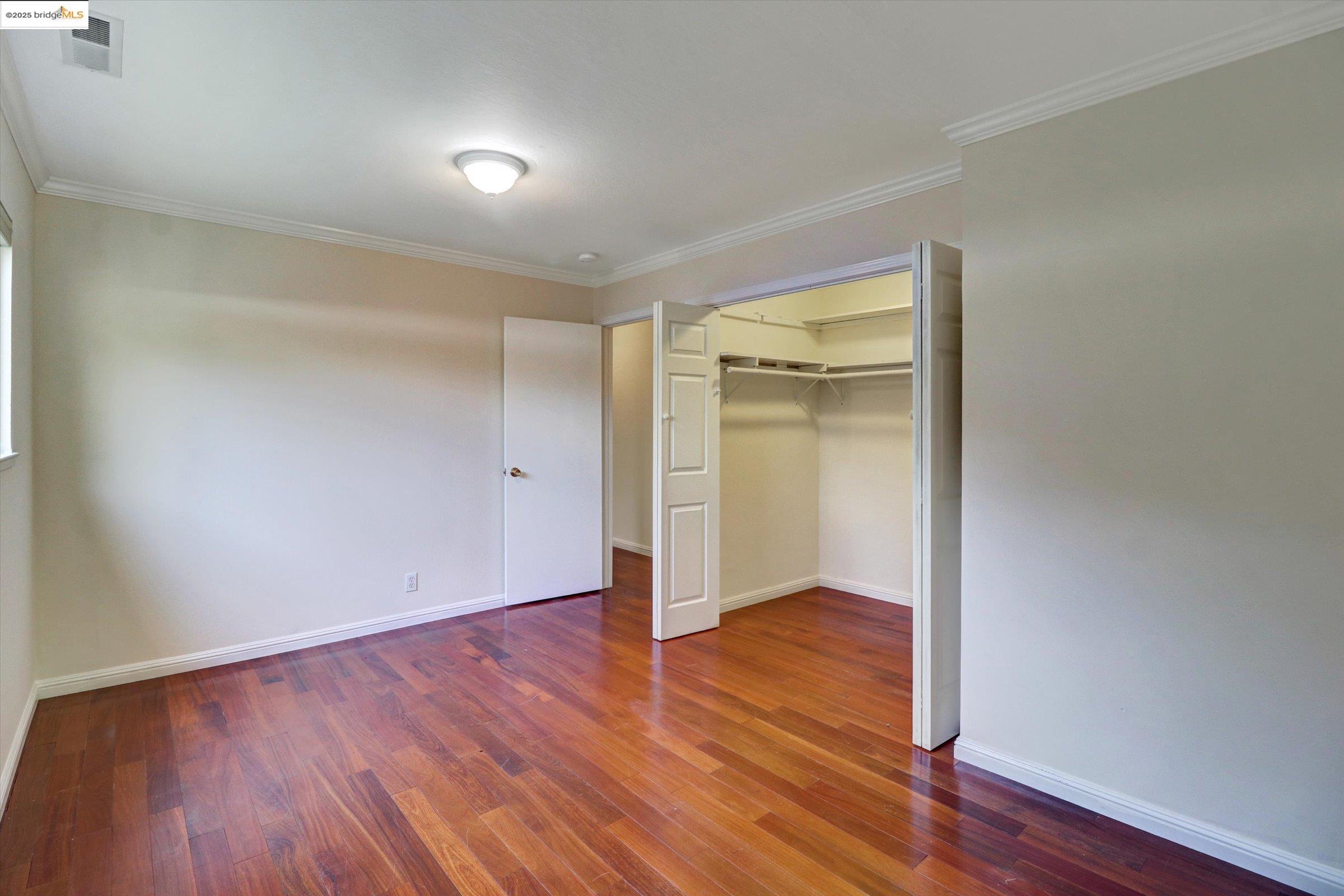 Detail Gallery Image 16 of 58 For 8153 Surrey Ln, Oakland,  CA 94605 - 4 Beds | 2/1 Baths