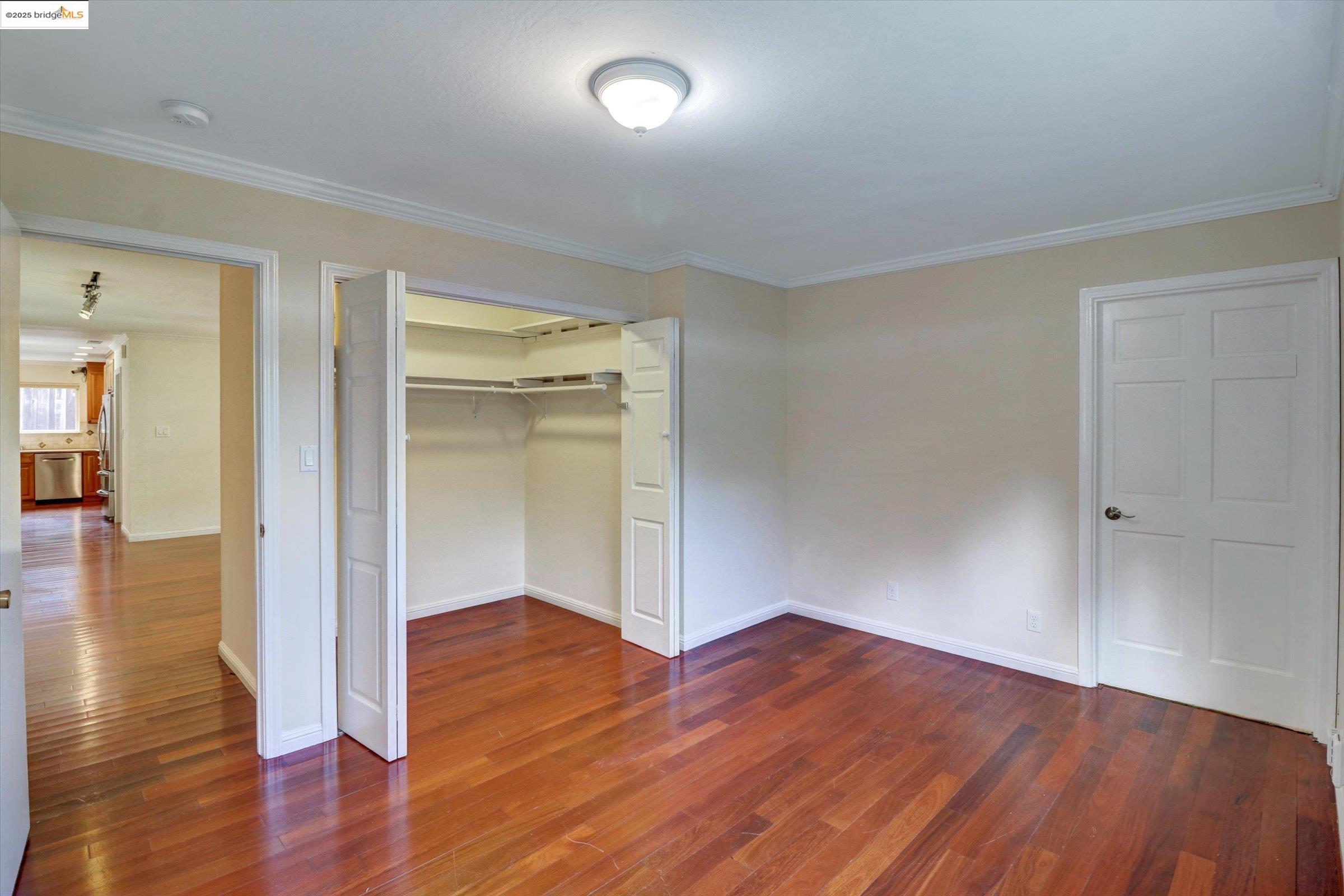 Detail Gallery Image 18 of 58 For 8153 Surrey Ln, Oakland,  CA 94605 - 4 Beds | 2/1 Baths