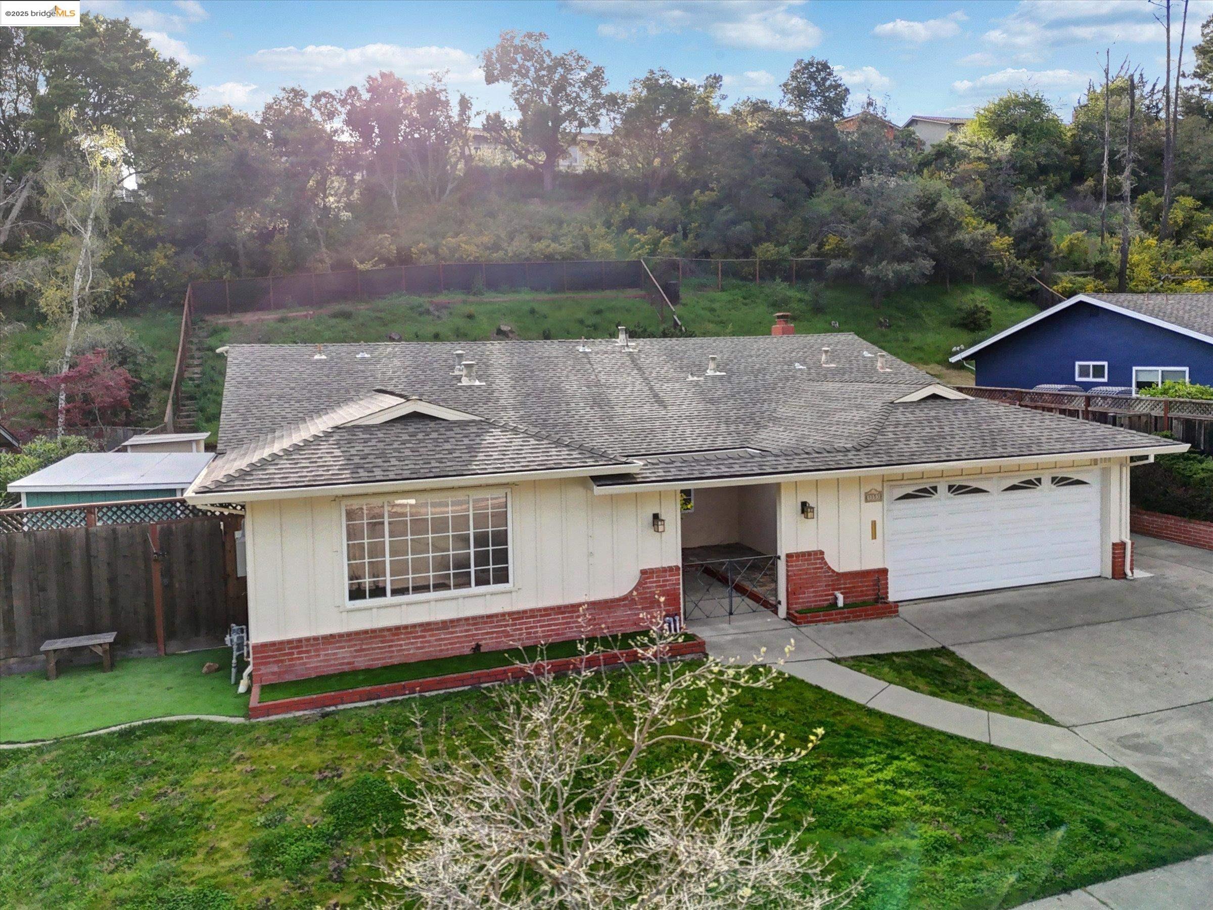 Detail Gallery Image 3 of 58 For 8153 Surrey Ln, Oakland,  CA 94605 - 4 Beds | 2/1 Baths