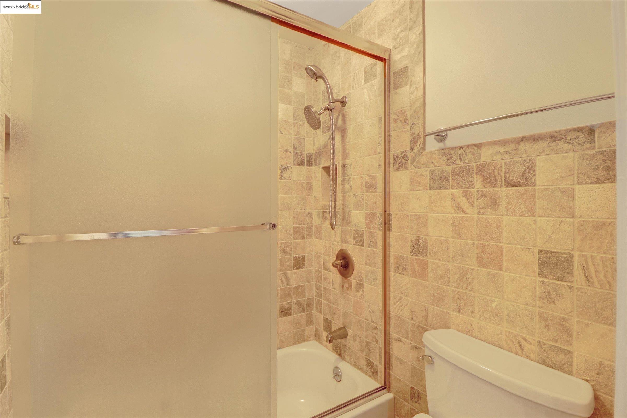 Detail Gallery Image 31 of 58 For 8153 Surrey Ln, Oakland,  CA 94605 - 4 Beds | 2/1 Baths