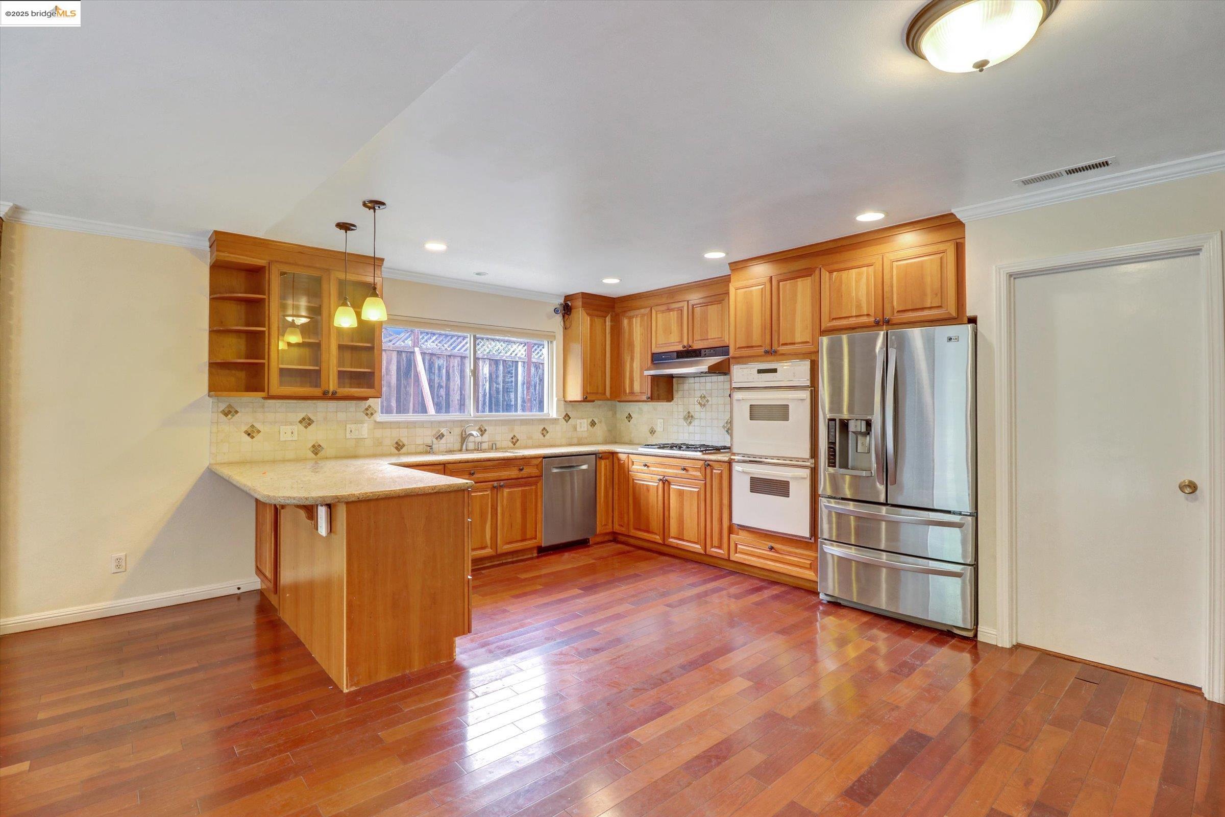 Detail Gallery Image 33 of 58 For 8153 Surrey Ln, Oakland,  CA 94605 - 4 Beds | 2/1 Baths