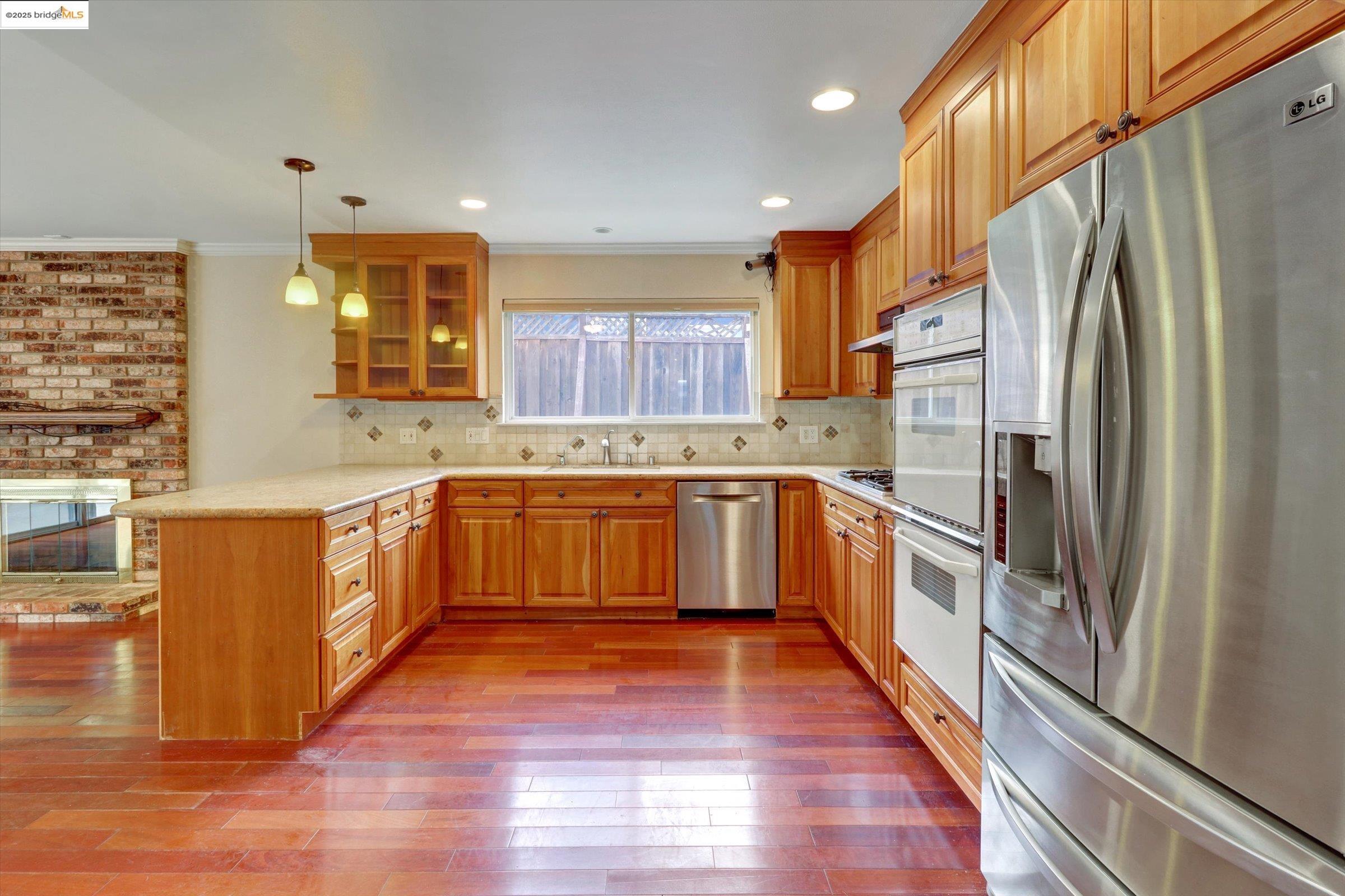 Detail Gallery Image 35 of 58 For 8153 Surrey Ln, Oakland,  CA 94605 - 4 Beds | 2/1 Baths
