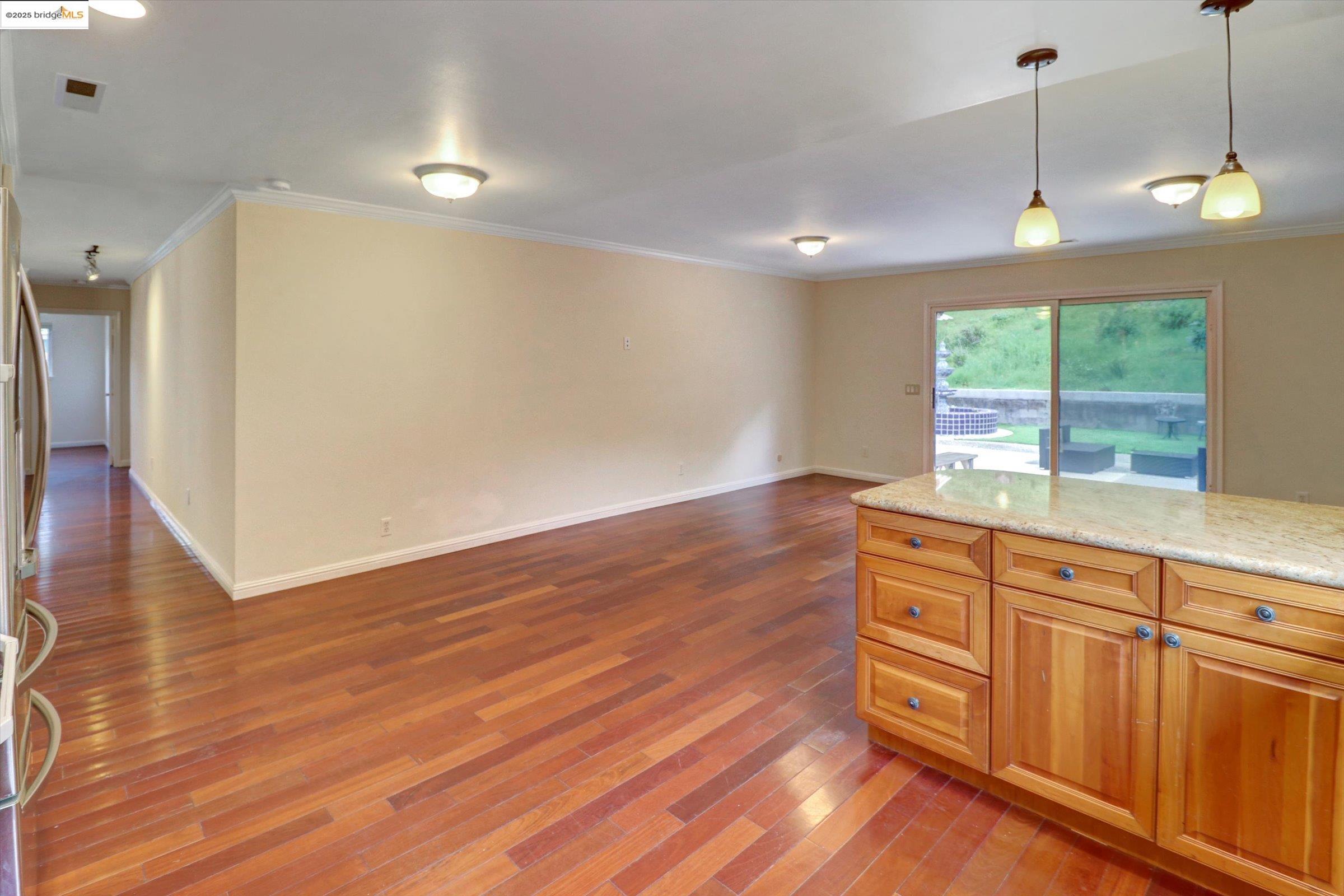 Detail Gallery Image 36 of 58 For 8153 Surrey Ln, Oakland,  CA 94605 - 4 Beds | 2/1 Baths