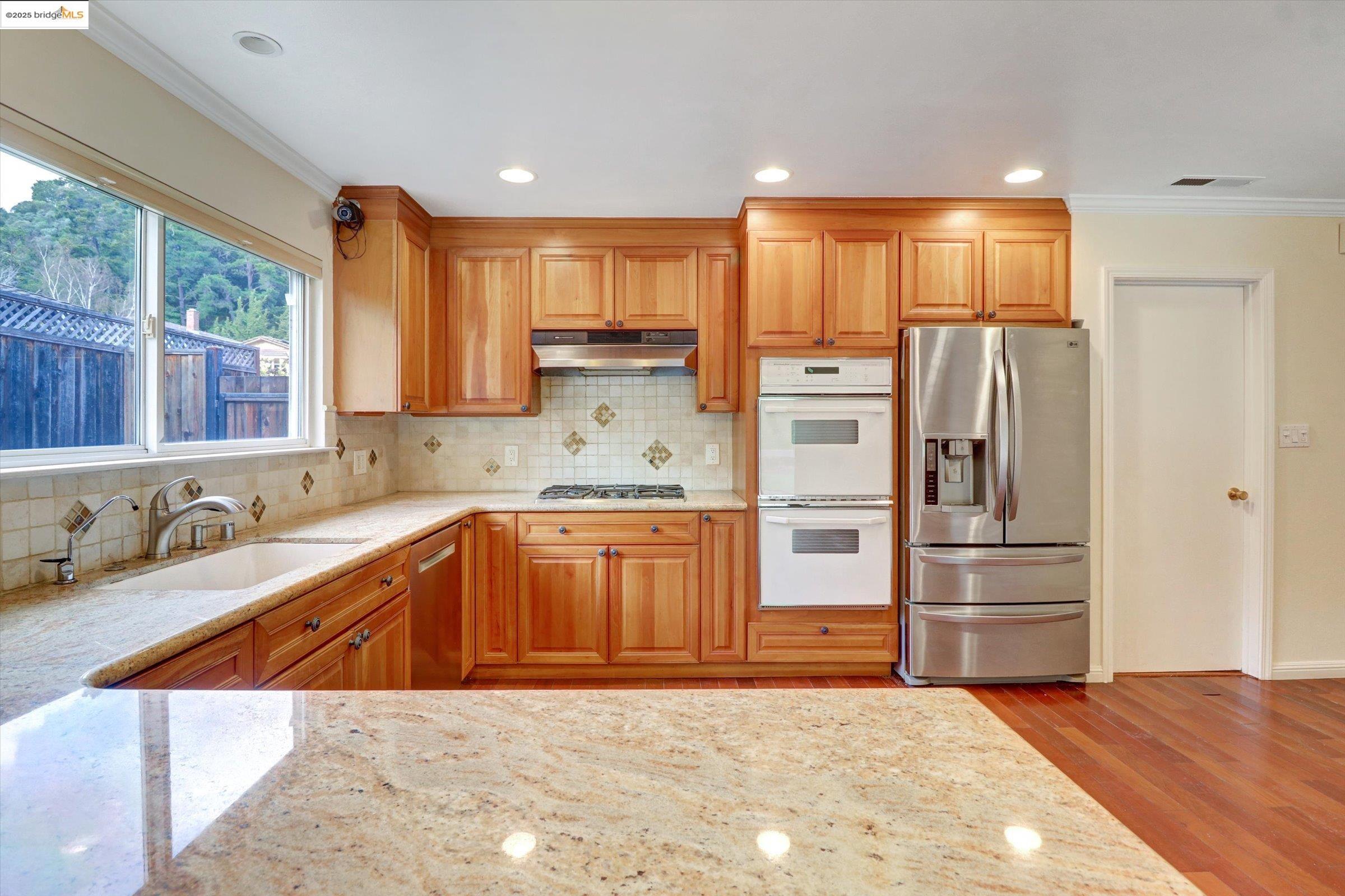Detail Gallery Image 37 of 58 For 8153 Surrey Ln, Oakland,  CA 94605 - 4 Beds | 2/1 Baths