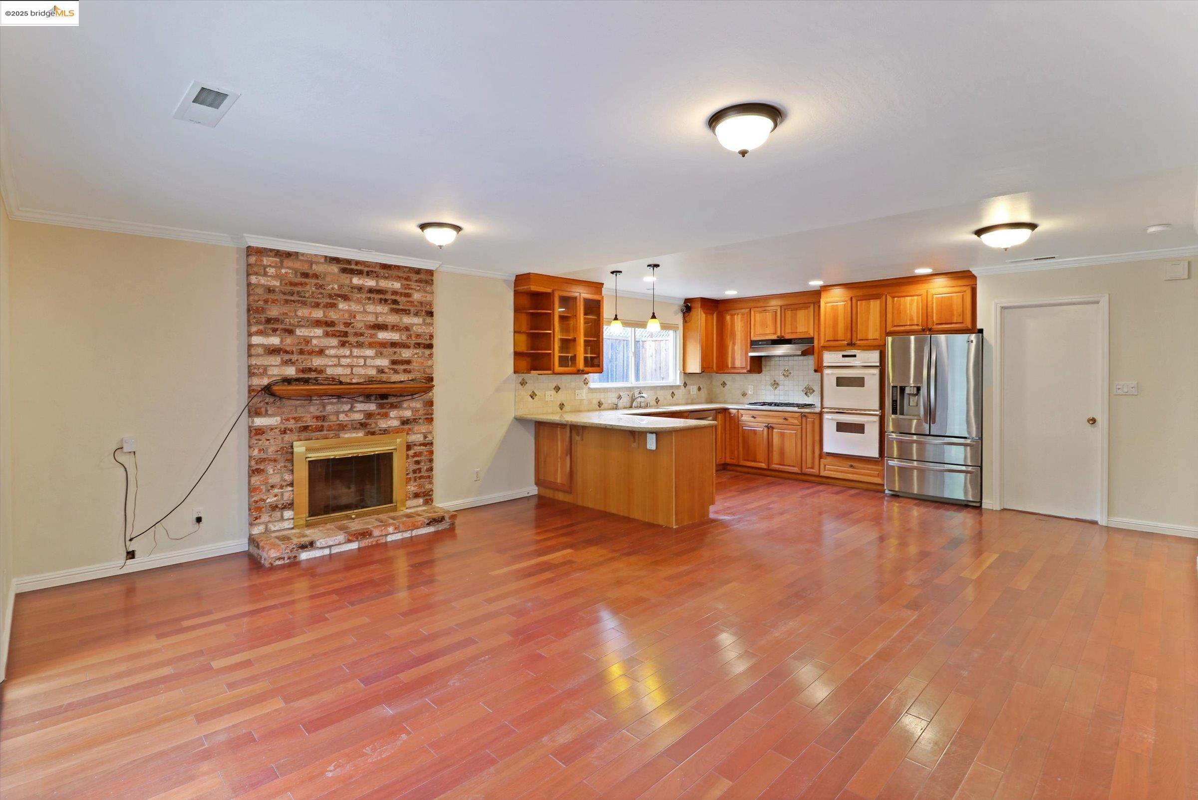 Detail Gallery Image 39 of 58 For 8153 Surrey Ln, Oakland,  CA 94605 - 4 Beds | 2/1 Baths