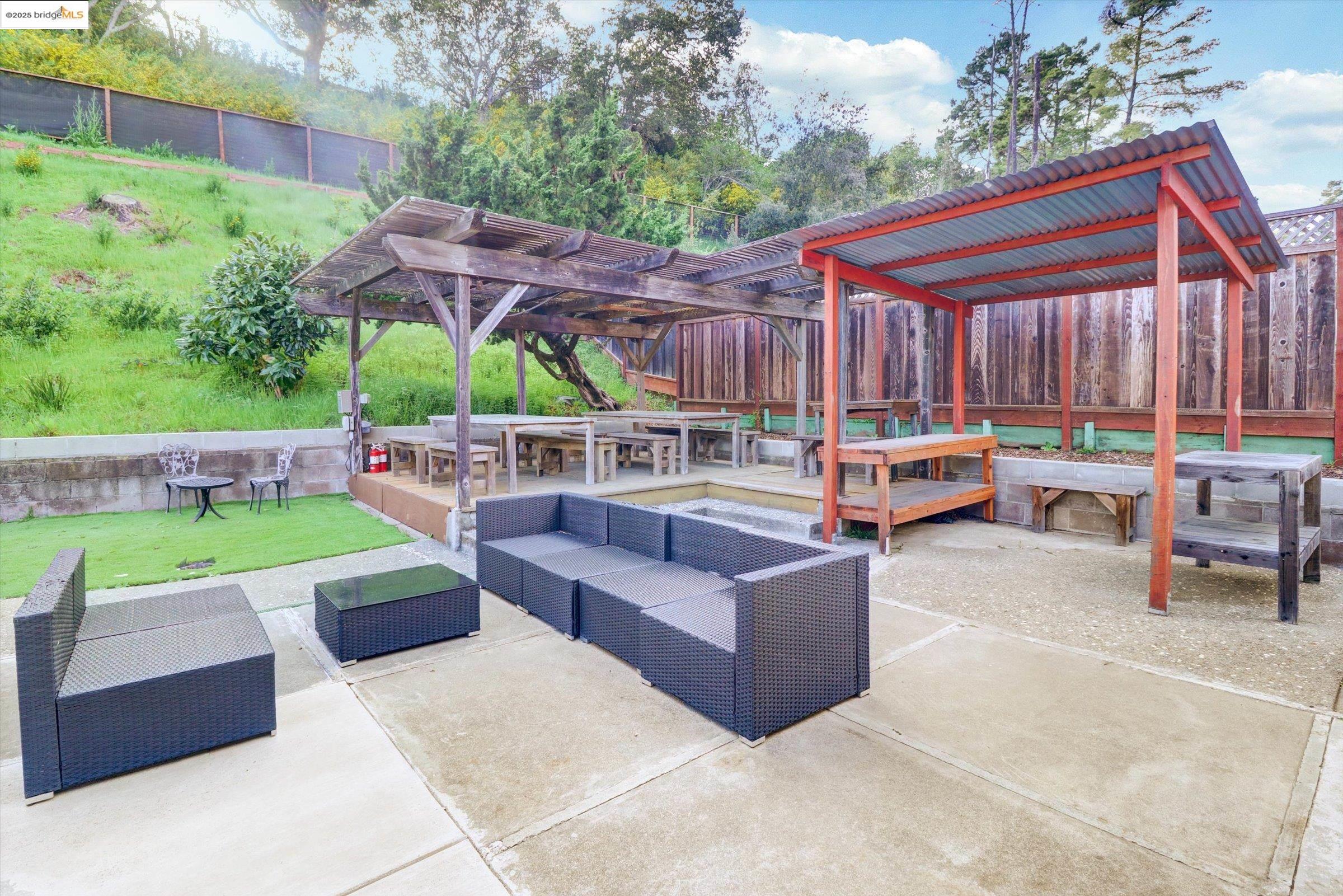 Detail Gallery Image 42 of 58 For 8153 Surrey Ln, Oakland,  CA 94605 - 4 Beds | 2/1 Baths