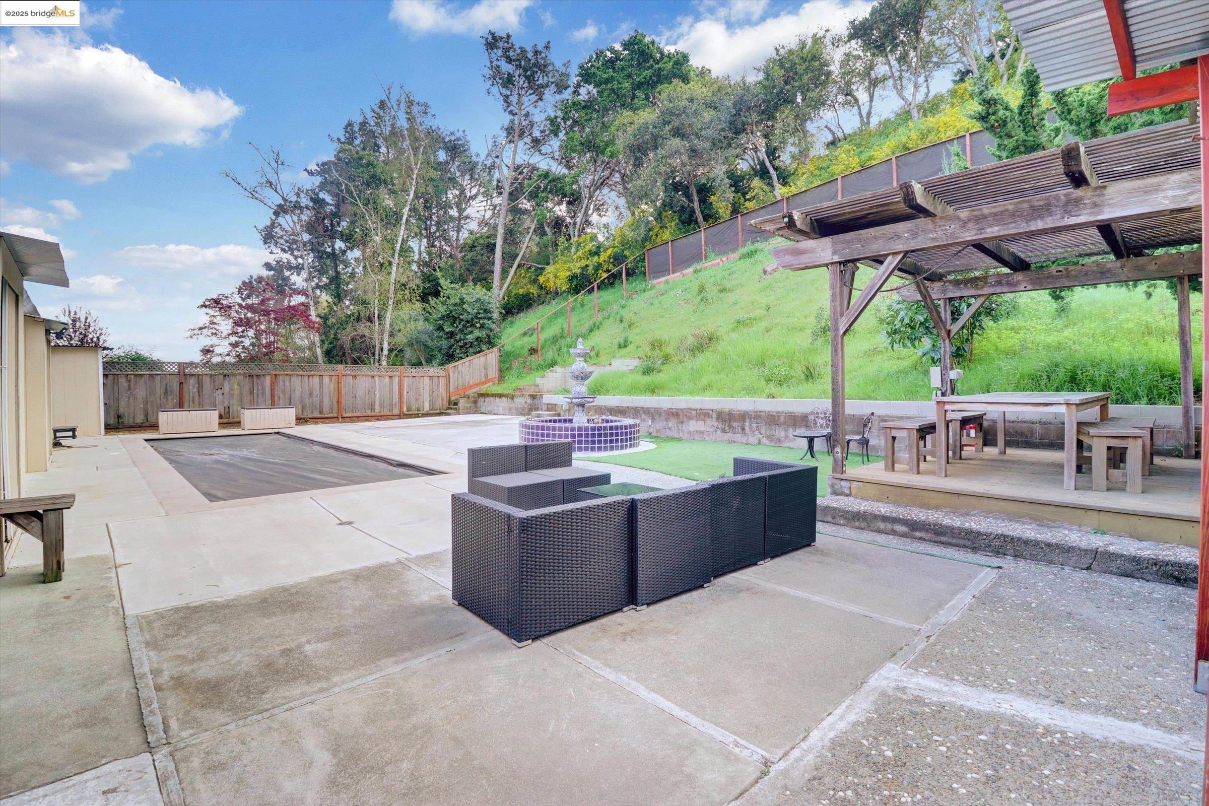 Detail Gallery Image 43 of 58 For 8153 Surrey Ln, Oakland,  CA 94605 - 4 Beds | 2/1 Baths