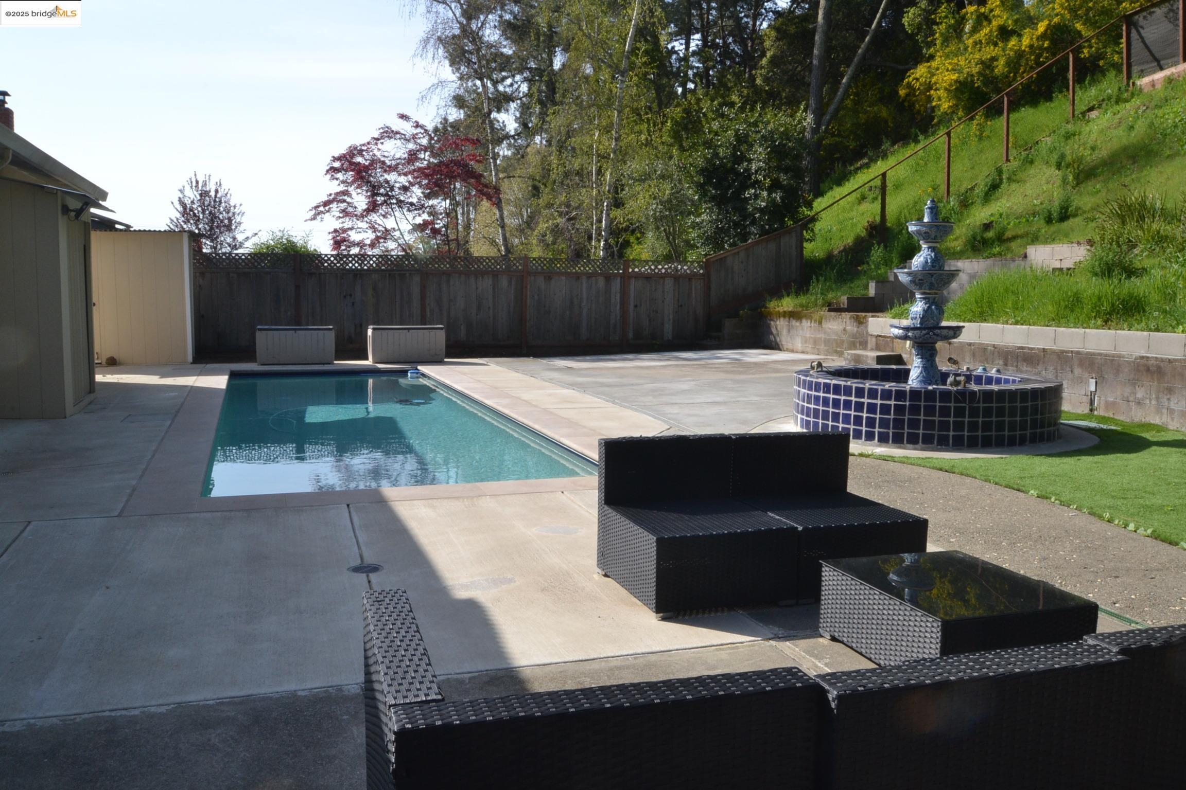Detail Gallery Image 45 of 58 For 8153 Surrey Ln, Oakland,  CA 94605 - 4 Beds | 2/1 Baths