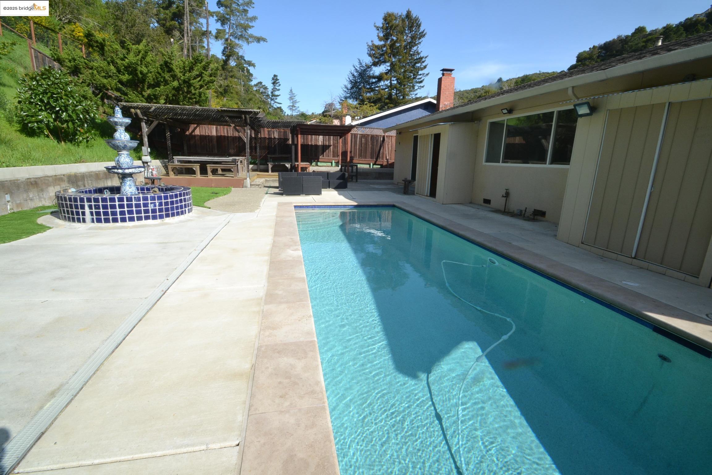 Detail Gallery Image 46 of 58 For 8153 Surrey Ln, Oakland,  CA 94605 - 4 Beds | 2/1 Baths