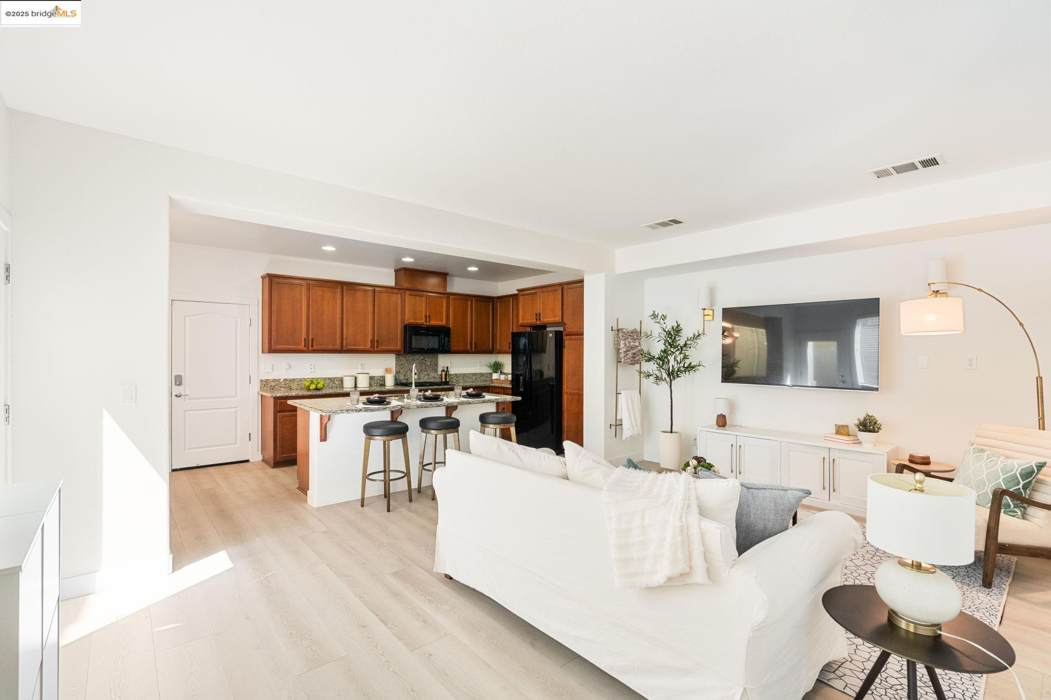Detail Gallery Image 3 of 46 For 2564 Anchorage Pl, Hayward,  CA 94545 - 4 Beds | 3 Baths