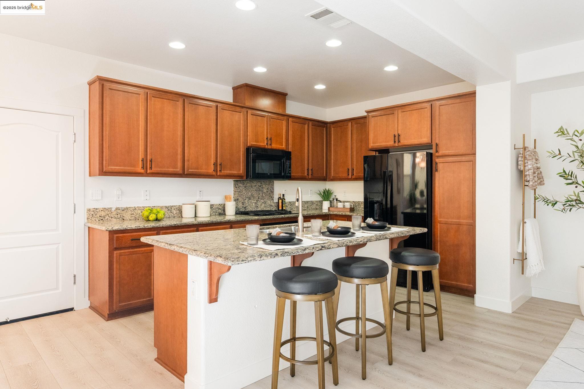 Detail Gallery Image 4 of 46 For 2564 Anchorage Pl, Hayward,  CA 94545 - 4 Beds | 3 Baths