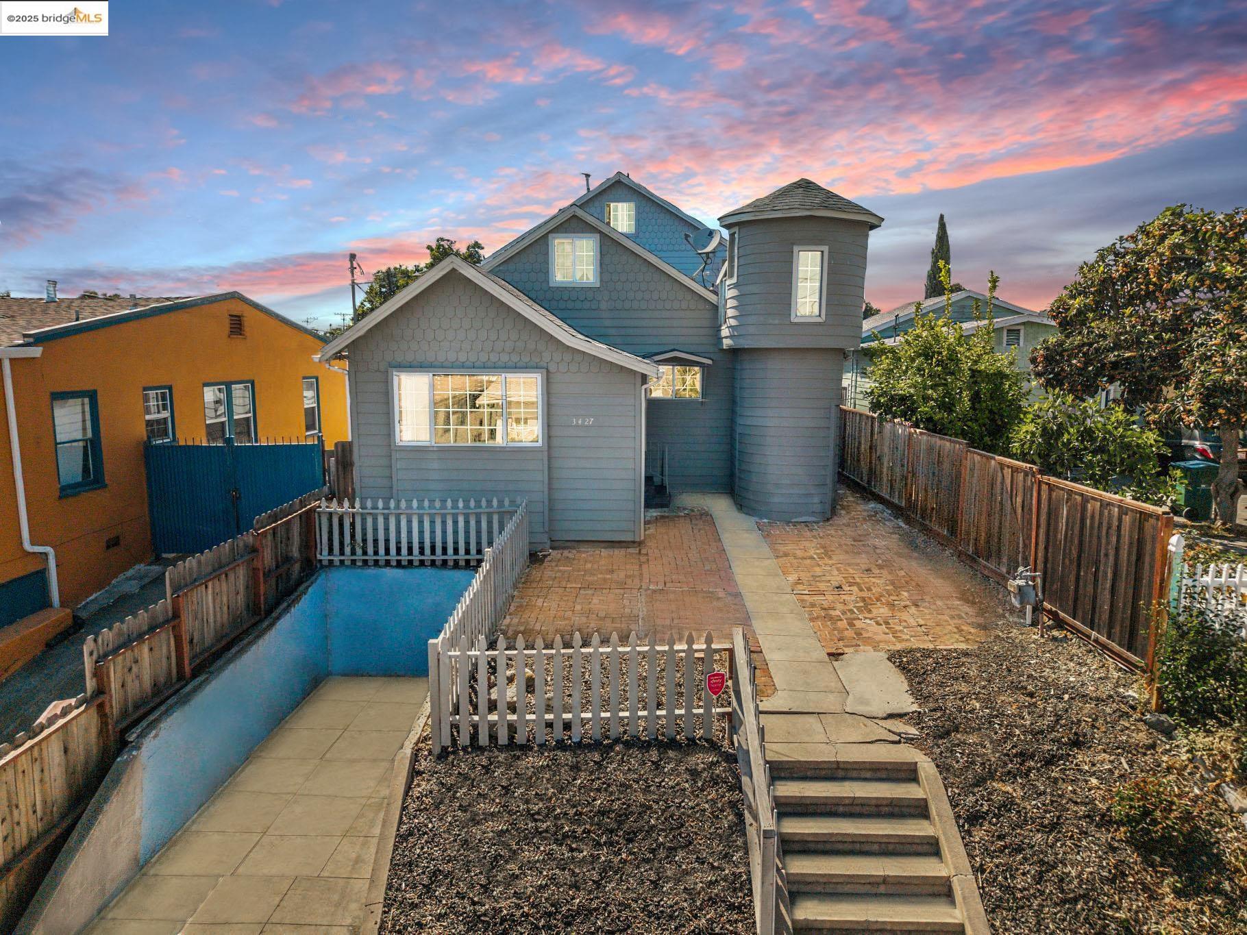 Detail Gallery Image 2 of 57 For 3427 Laguna Ave, Oakland,  CA 94602 - 4 Beds | 3 Baths