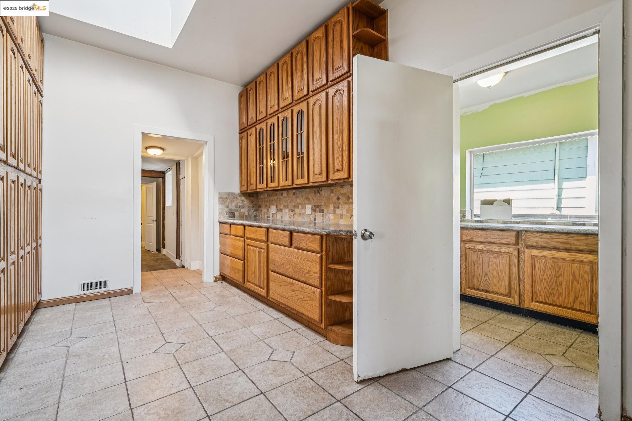 Detail Gallery Image 24 of 57 For 3427 Laguna Ave, Oakland,  CA 94602 - 4 Beds | 3 Baths