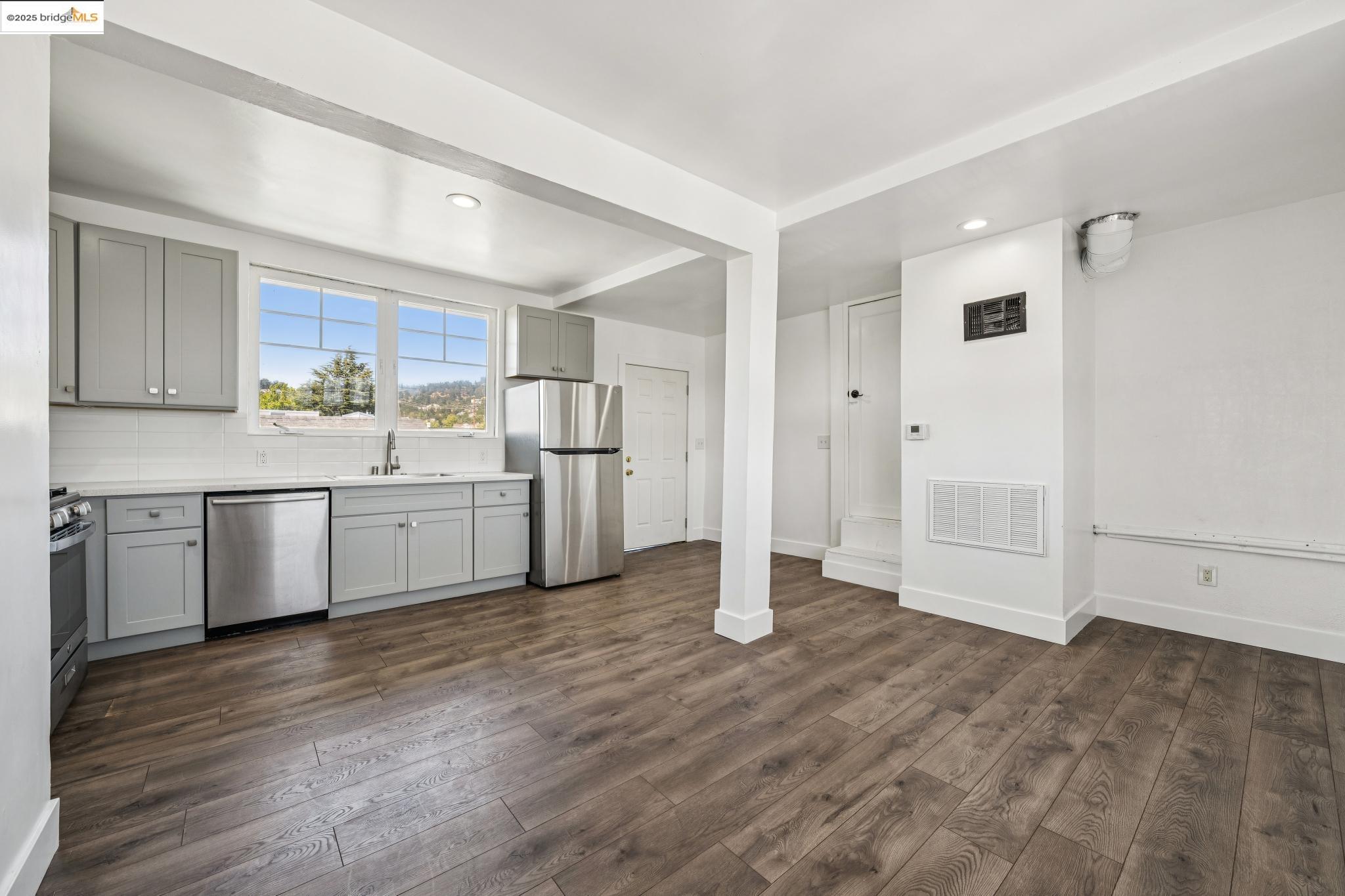 Detail Gallery Image 41 of 57 For 3427 Laguna Ave, Oakland,  CA 94602 - 4 Beds | 3 Baths