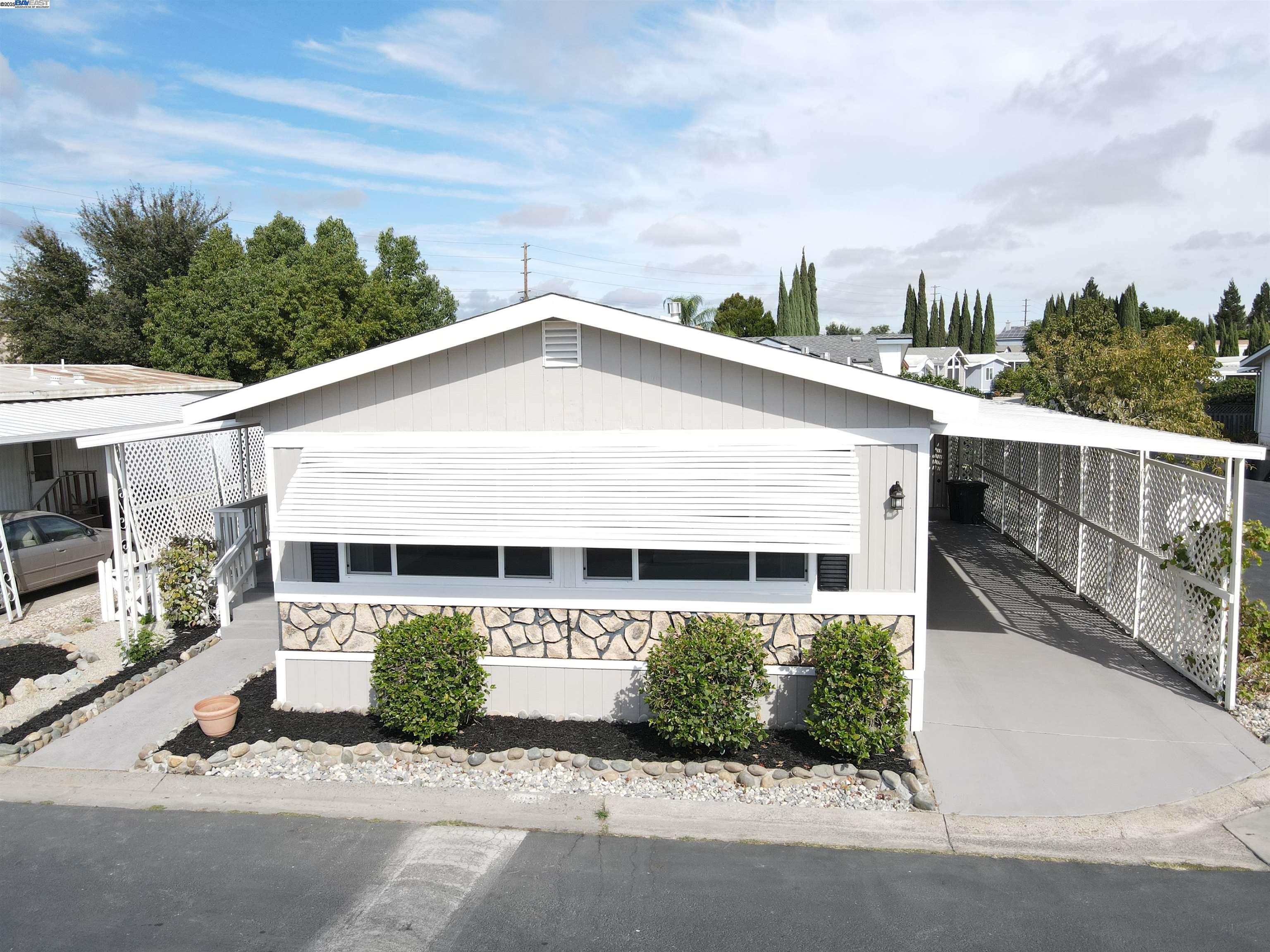 Detail Gallery Image 3 of 20 For 4923 Gardendell Rd, Sacramento,  CA 95834 - 2 Beds | 2 Baths