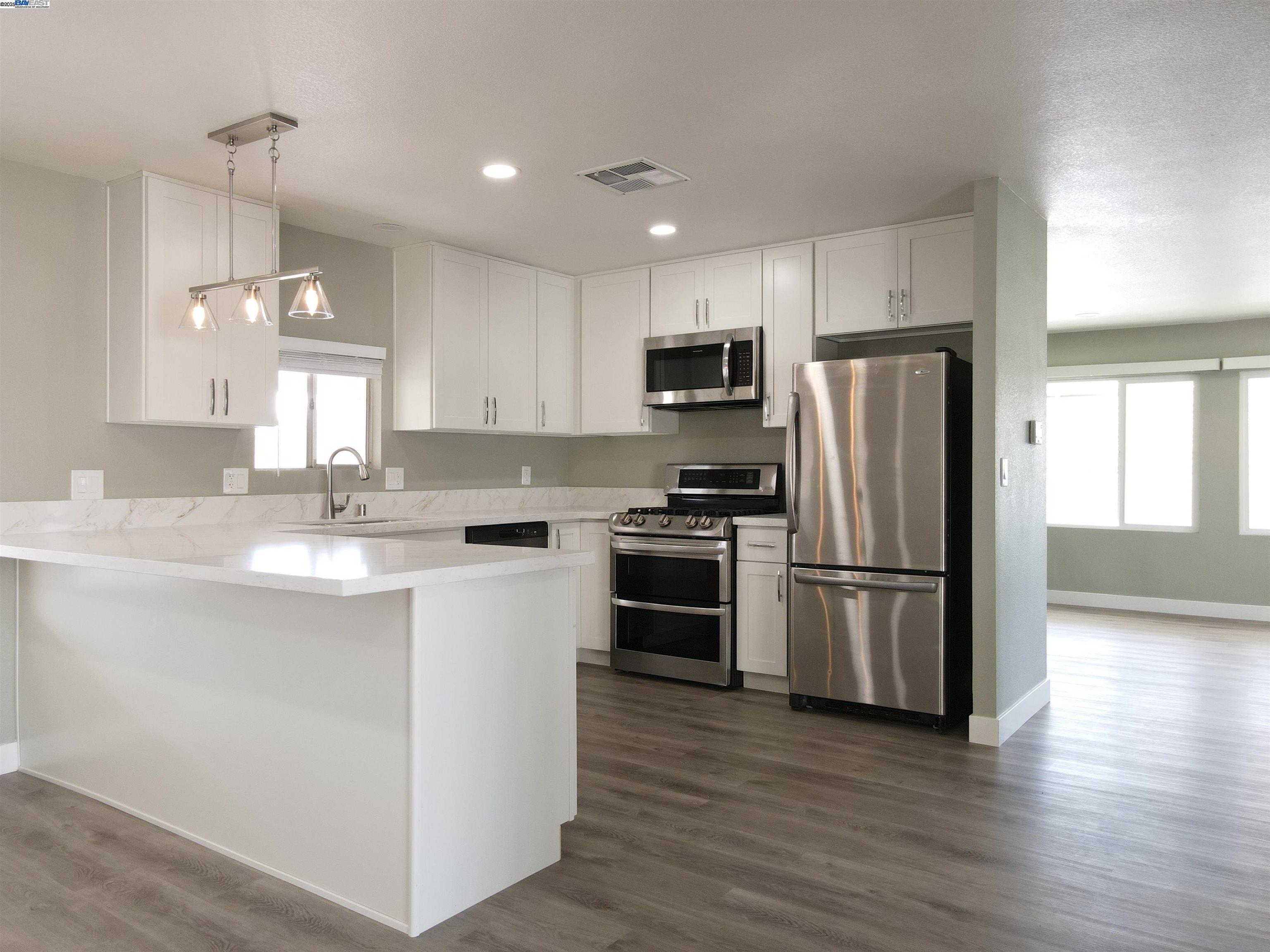 Detail Gallery Image 6 of 20 For 4923 Gardendell Rd, Sacramento,  CA 95834 - 2 Beds | 2 Baths