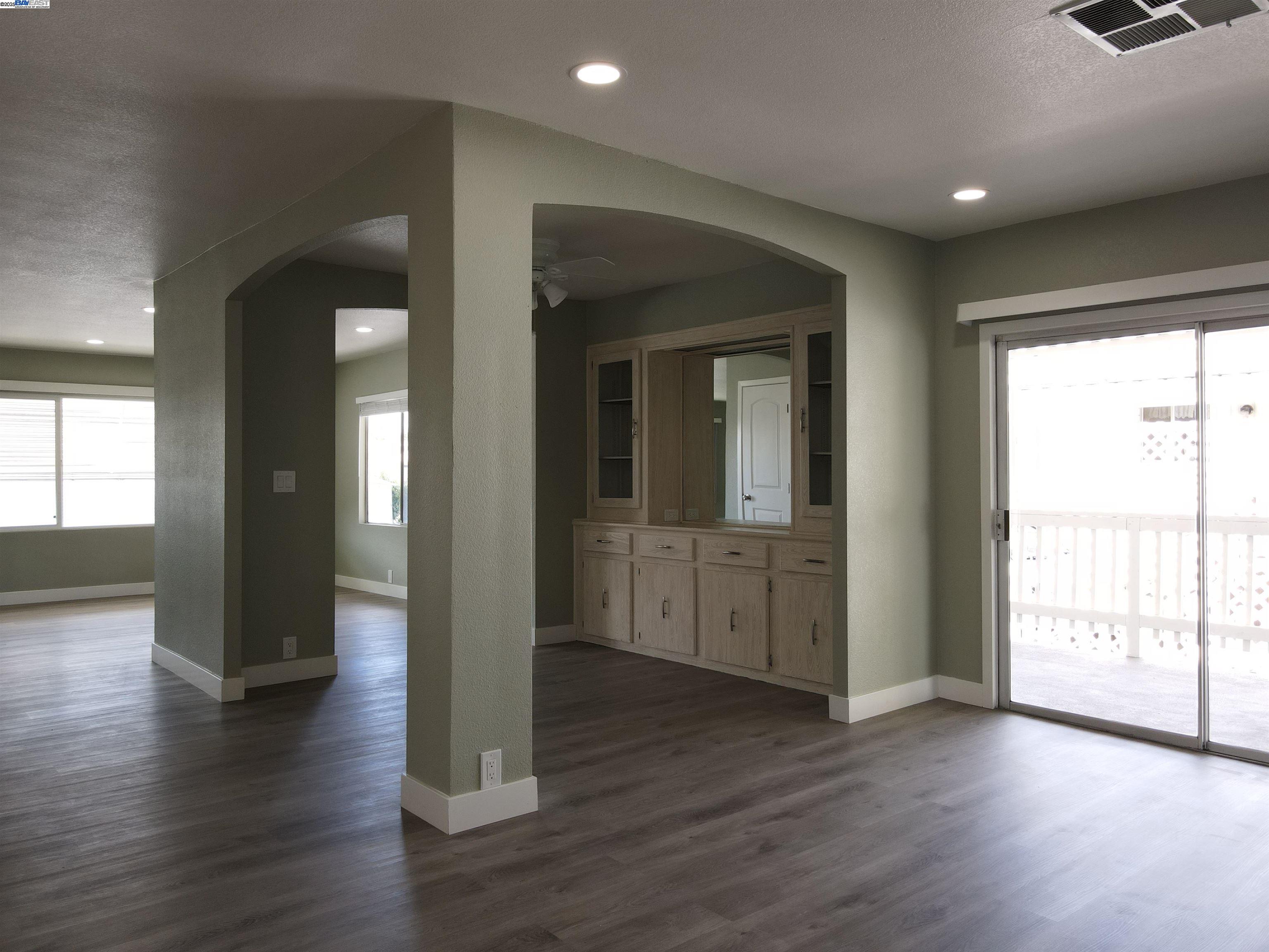 Detail Gallery Image 10 of 20 For 4923 Gardendell Rd, Sacramento,  CA 95834 - 2 Beds | 2 Baths