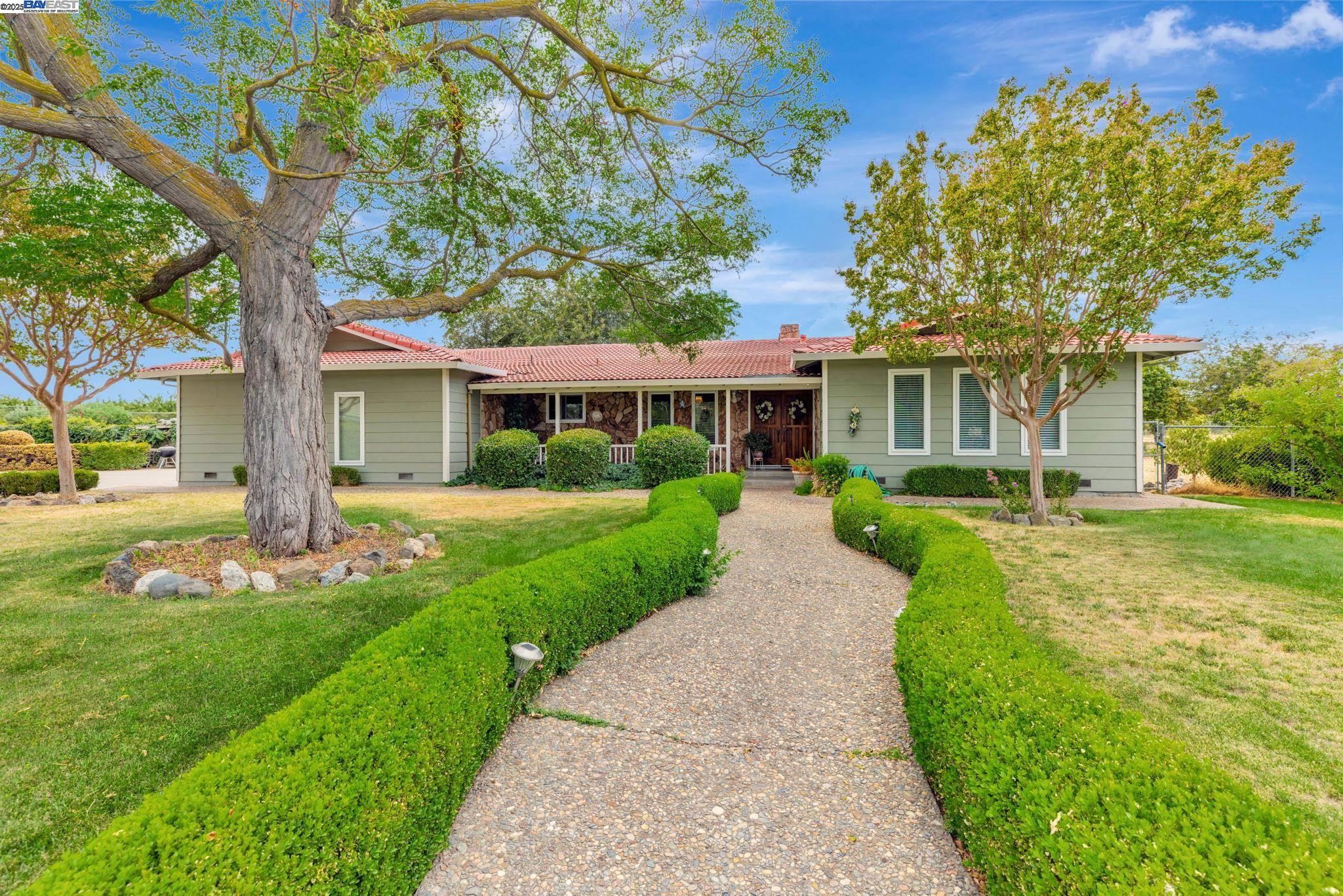 Detail Gallery Image 1 of 26 For 25999 Carbona Ct, Tracy,  CA 95377 - 4 Beds | 2 Baths