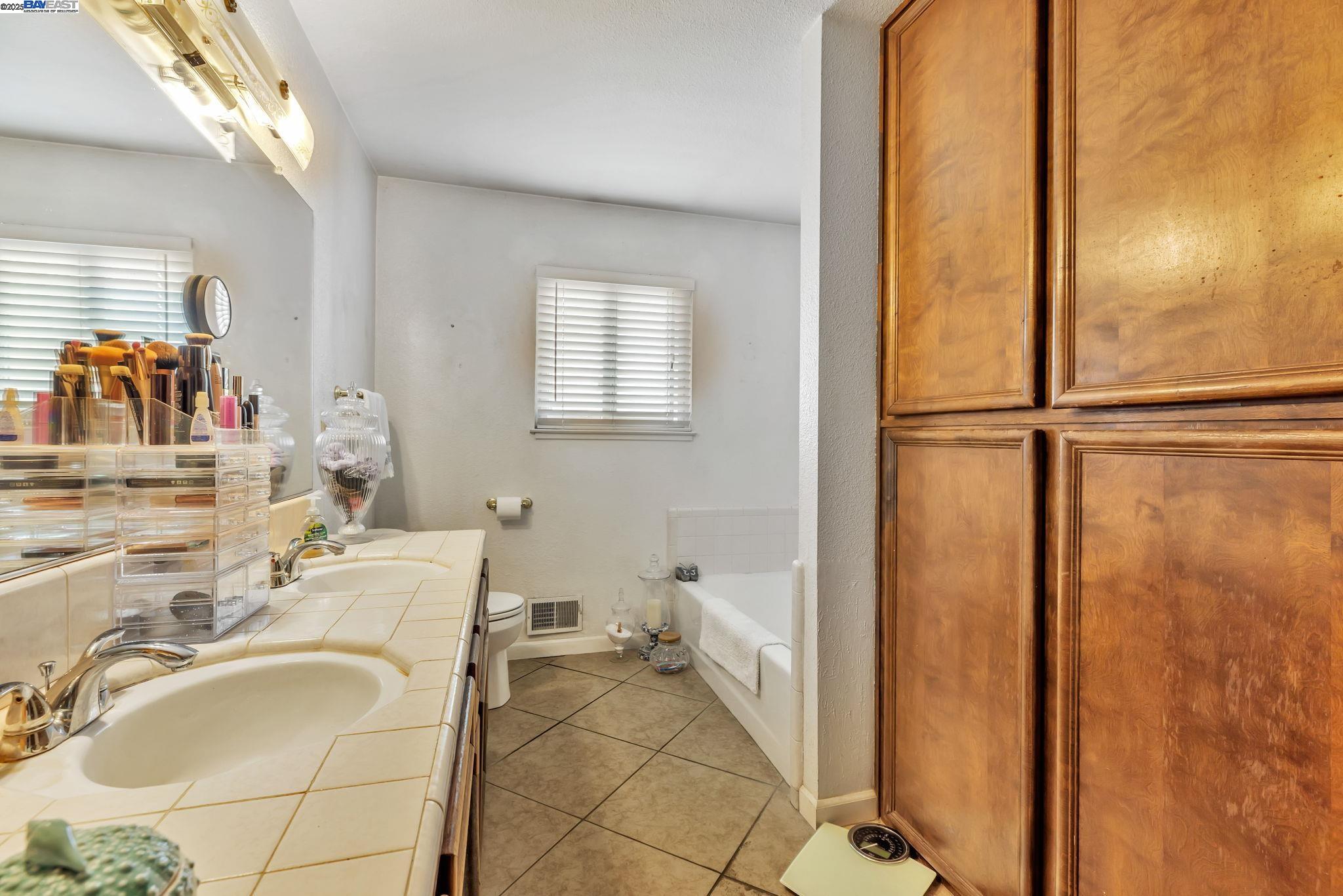 Detail Gallery Image 17 of 26 For 25999 Carbona Ct, Tracy,  CA 95377 - 4 Beds | 2 Baths