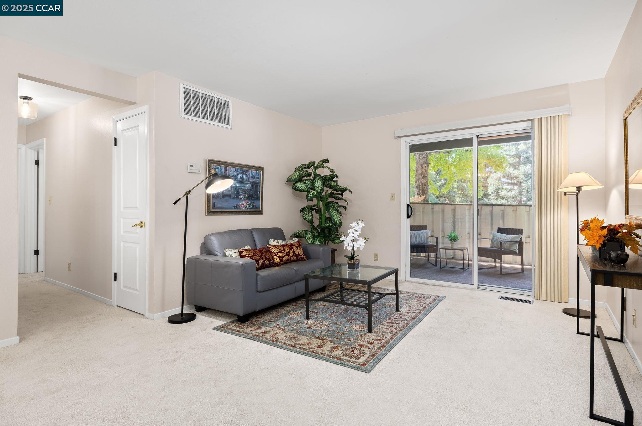 Photo #2: 41111296 Listing 
