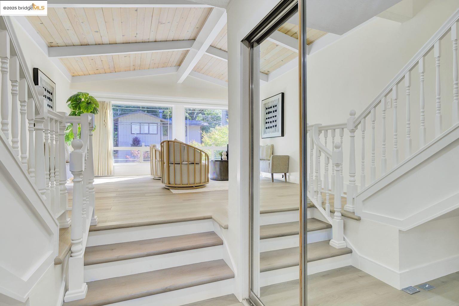 Detail Gallery Image 14 of 40 For 6635 Banning Dr, Oakland,  CA 94611 - 2 Beds | 1/1 Baths
