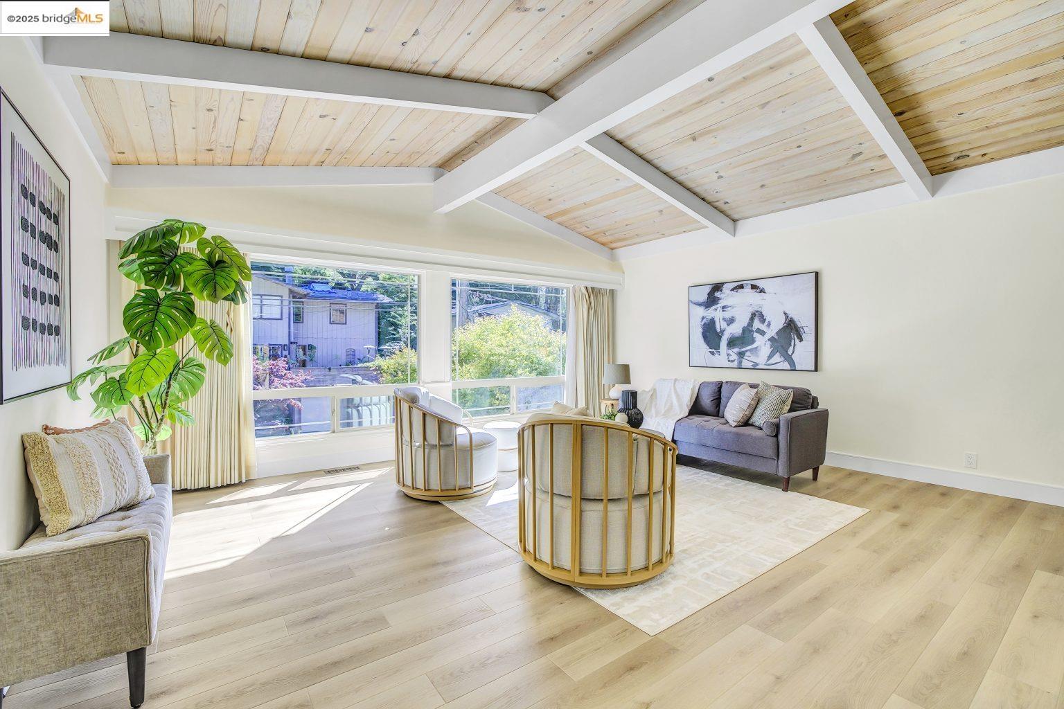 Detail Gallery Image 15 of 40 For 6635 Banning Dr, Oakland,  CA 94611 - 2 Beds | 1/1 Baths
