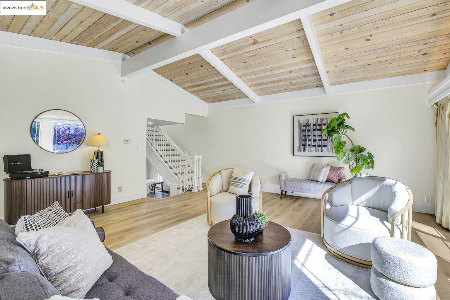 Detail Gallery Image 16 of 40 For 6635 Banning Dr, Oakland,  CA 94611 - 2 Beds | 1/1 Baths