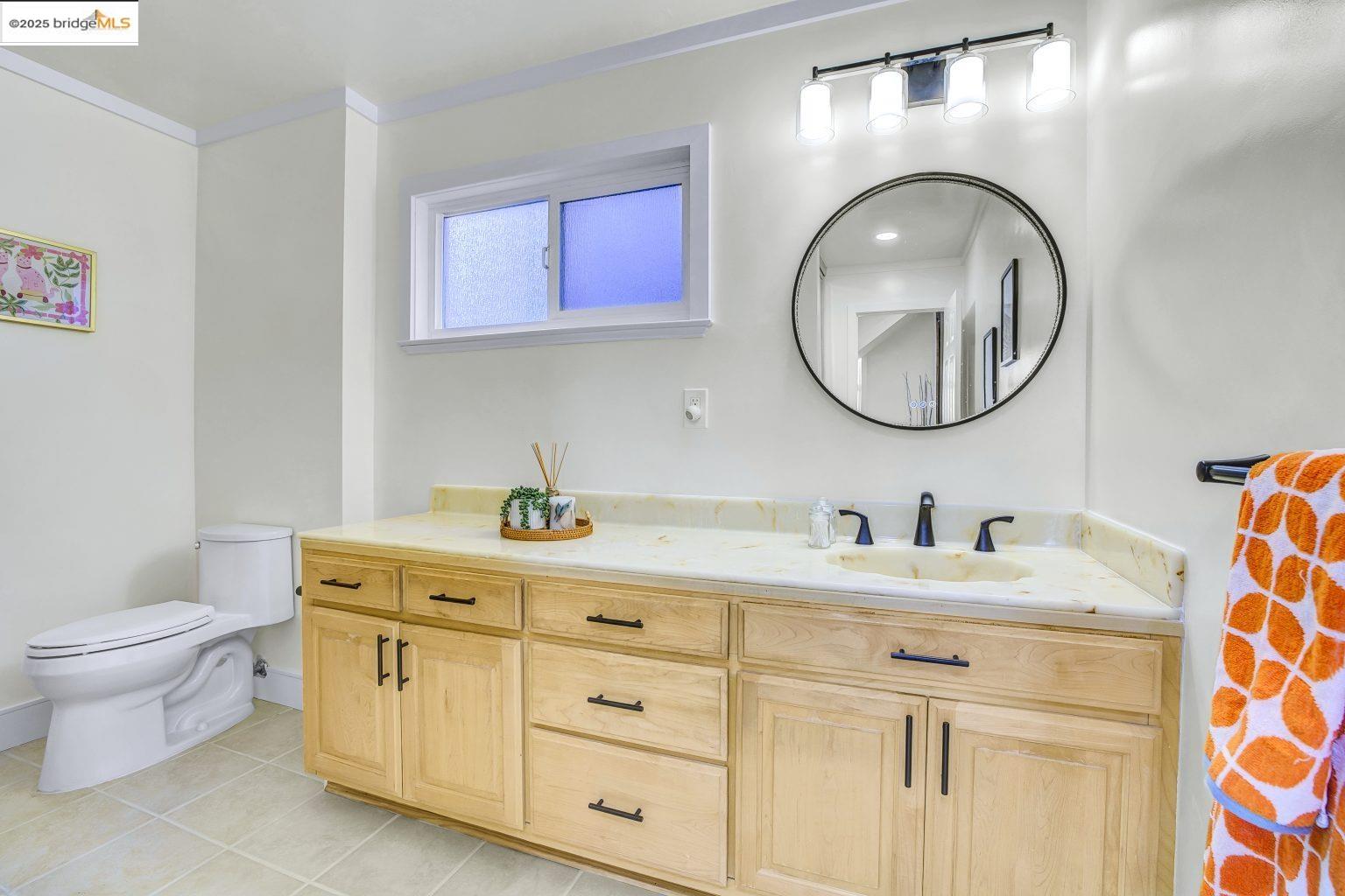 Detail Gallery Image 20 of 40 For 6635 Banning Dr, Oakland,  CA 94611 - 2 Beds | 1/1 Baths