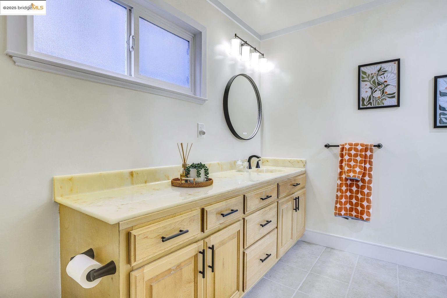 Detail Gallery Image 22 of 40 For 6635 Banning Dr, Oakland,  CA 94611 - 2 Beds | 1/1 Baths