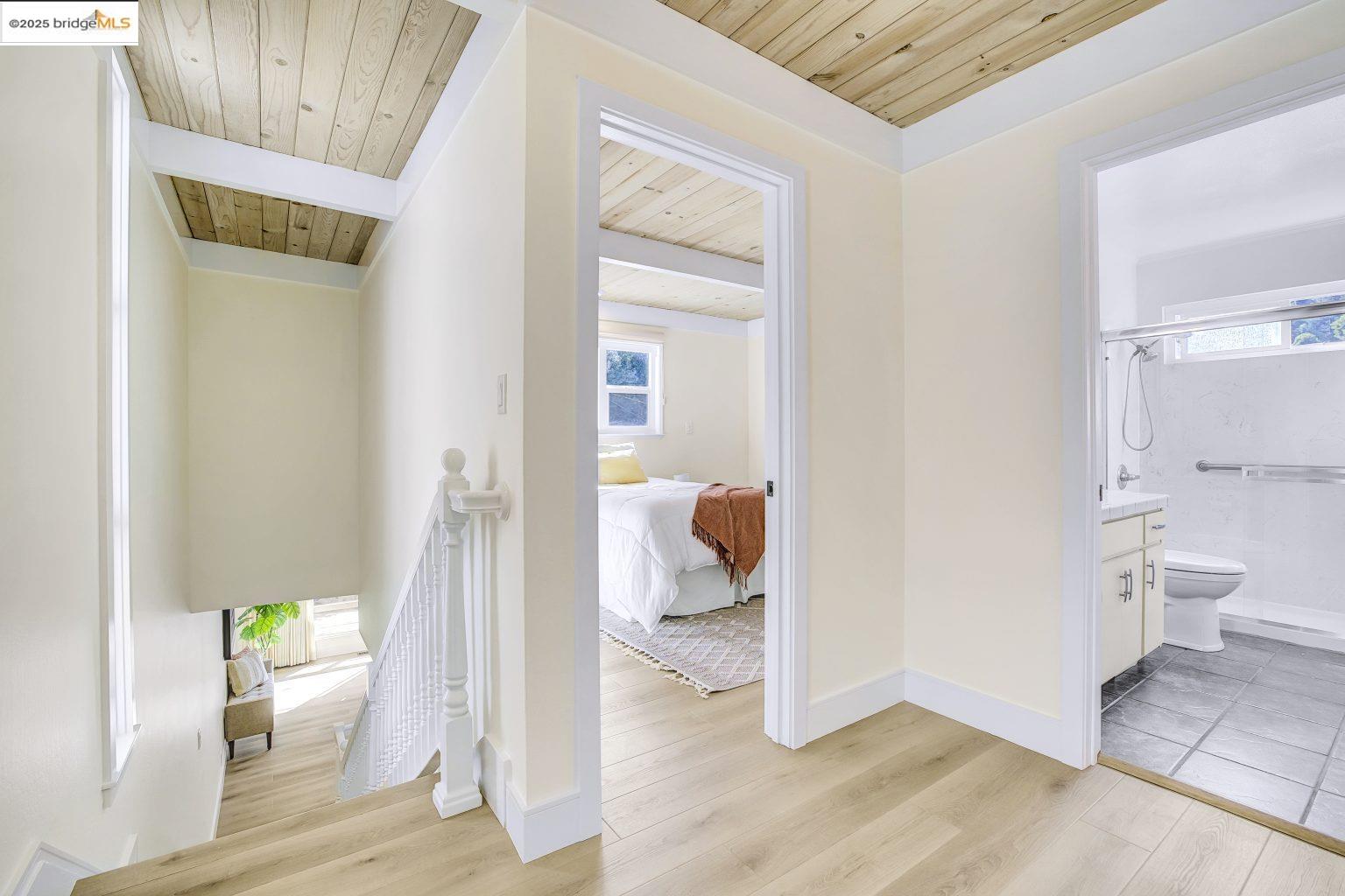Detail Gallery Image 23 of 40 For 6635 Banning Dr, Oakland,  CA 94611 - 2 Beds | 1/1 Baths
