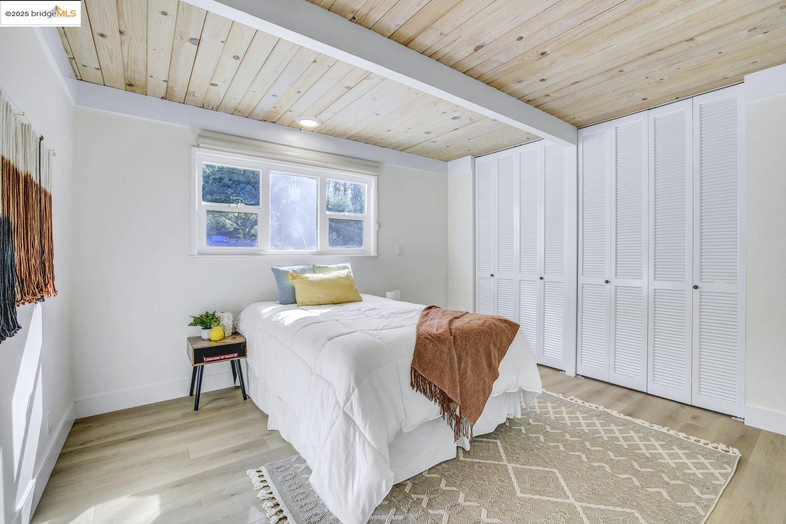 Detail Gallery Image 24 of 40 For 6635 Banning Dr, Oakland,  CA 94611 - 2 Beds | 1/1 Baths
