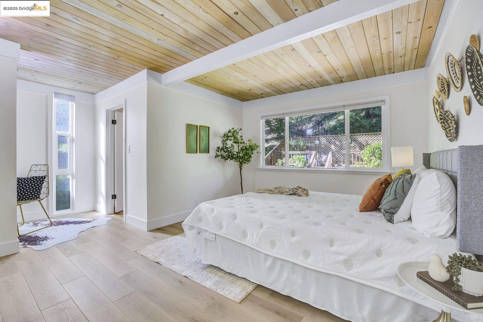 Detail Gallery Image 26 of 40 For 6635 Banning Dr, Oakland,  CA 94611 - 2 Beds | 1/1 Baths