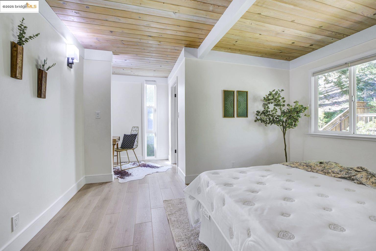 Detail Gallery Image 27 of 40 For 6635 Banning Dr, Oakland,  CA 94611 - 2 Beds | 1/1 Baths