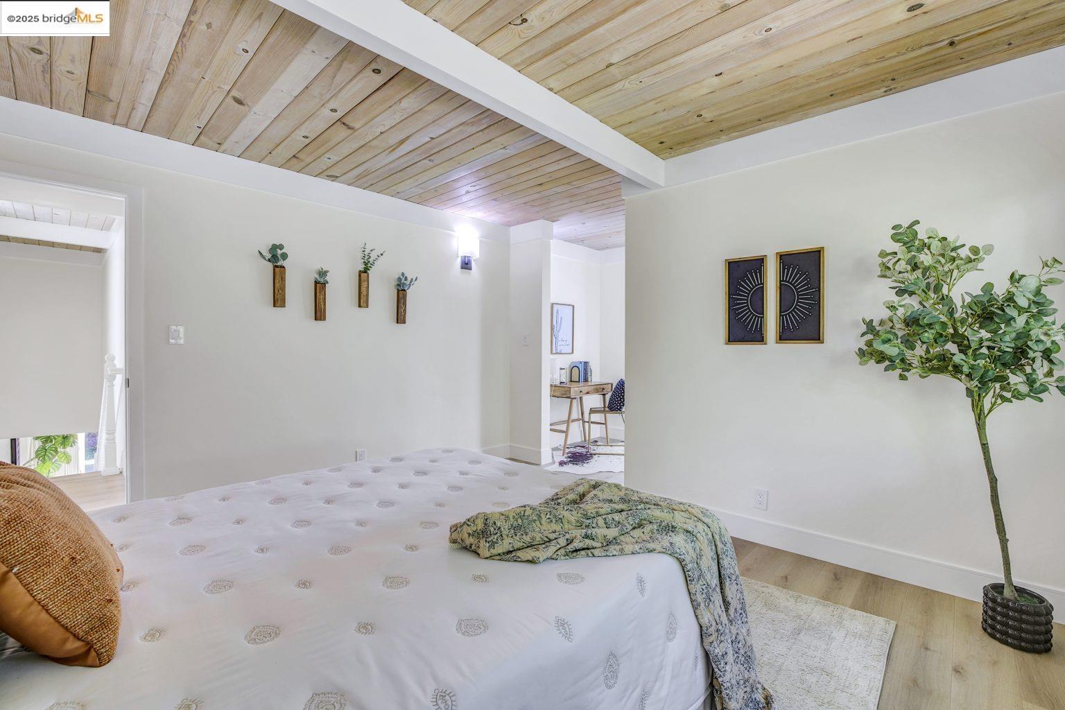 Detail Gallery Image 29 of 40 For 6635 Banning Dr, Oakland,  CA 94611 - 2 Beds | 1/1 Baths
