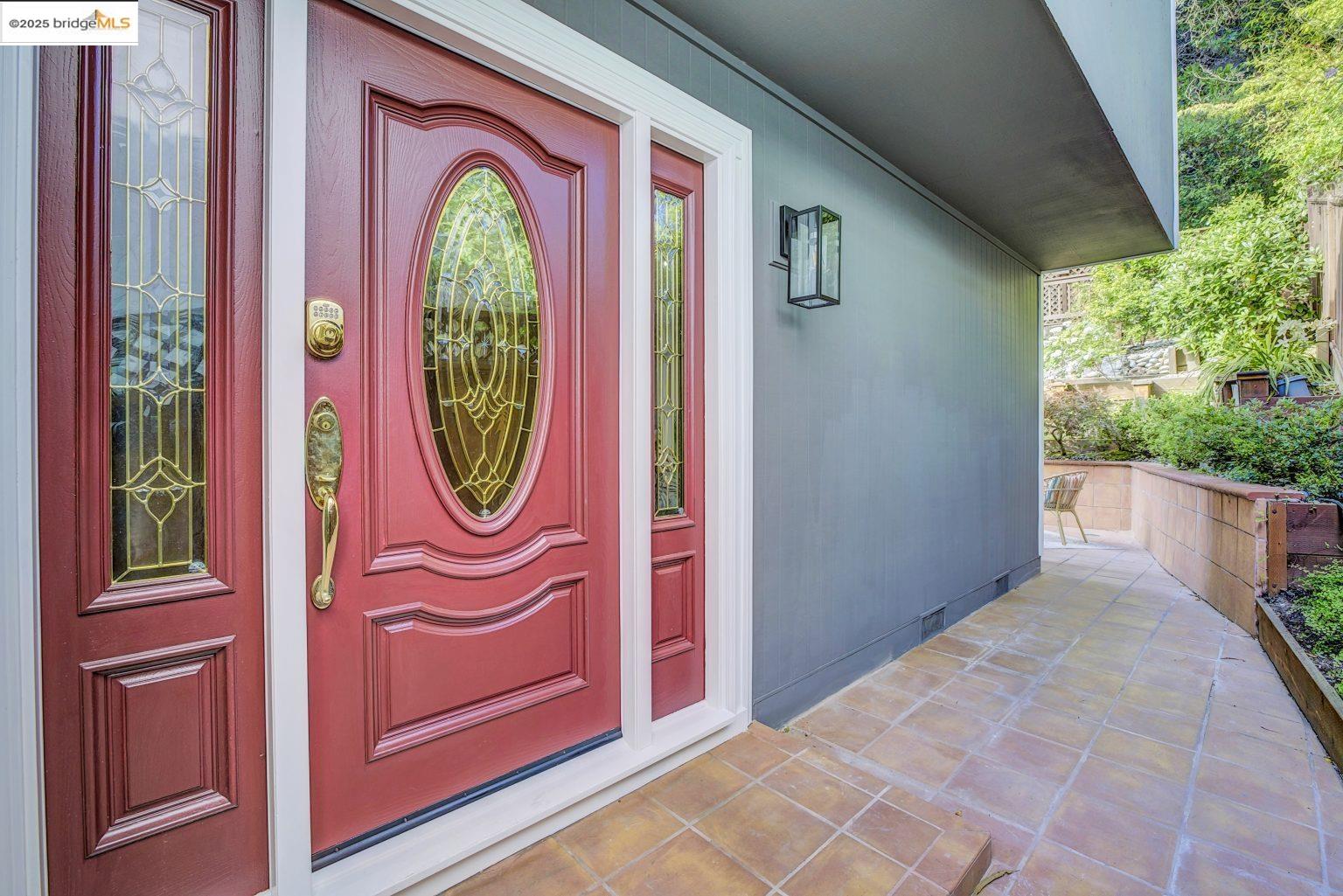 Detail Gallery Image 4 of 40 For 6635 Banning Dr, Oakland,  CA 94611 - 2 Beds | 1/1 Baths