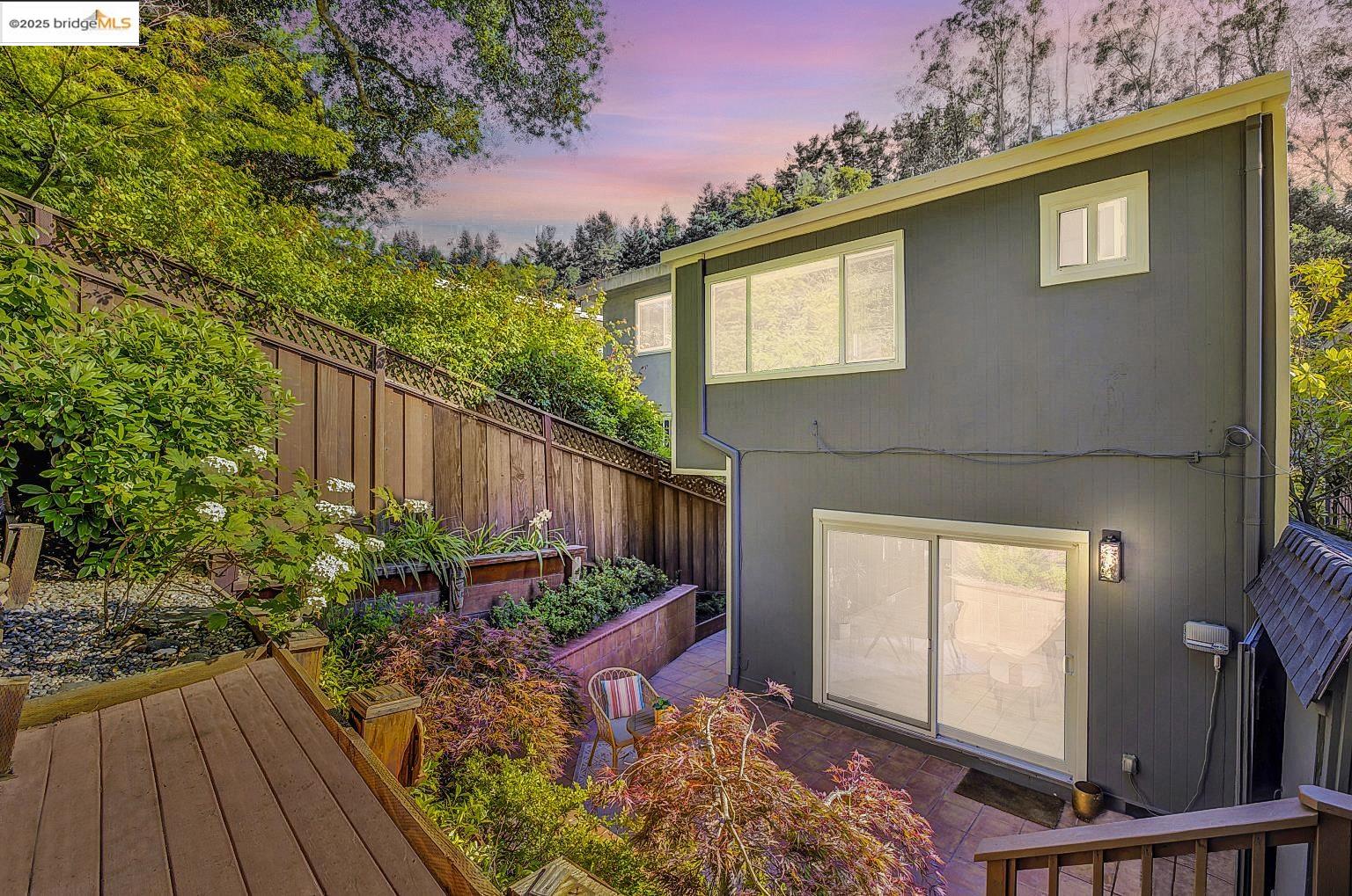 Detail Gallery Image 37 of 40 For 6635 Banning Dr, Oakland,  CA 94611 - 2 Beds | 1/1 Baths