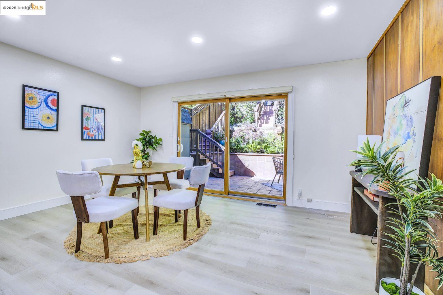 Detail Gallery Image 6 of 40 For 6635 Banning Dr, Oakland,  CA 94611 - 2 Beds | 1/1 Baths