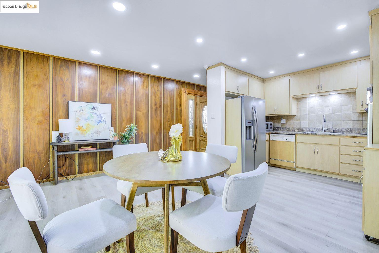 Detail Gallery Image 7 of 40 For 6635 Banning Dr, Oakland,  CA 94611 - 2 Beds | 1/1 Baths