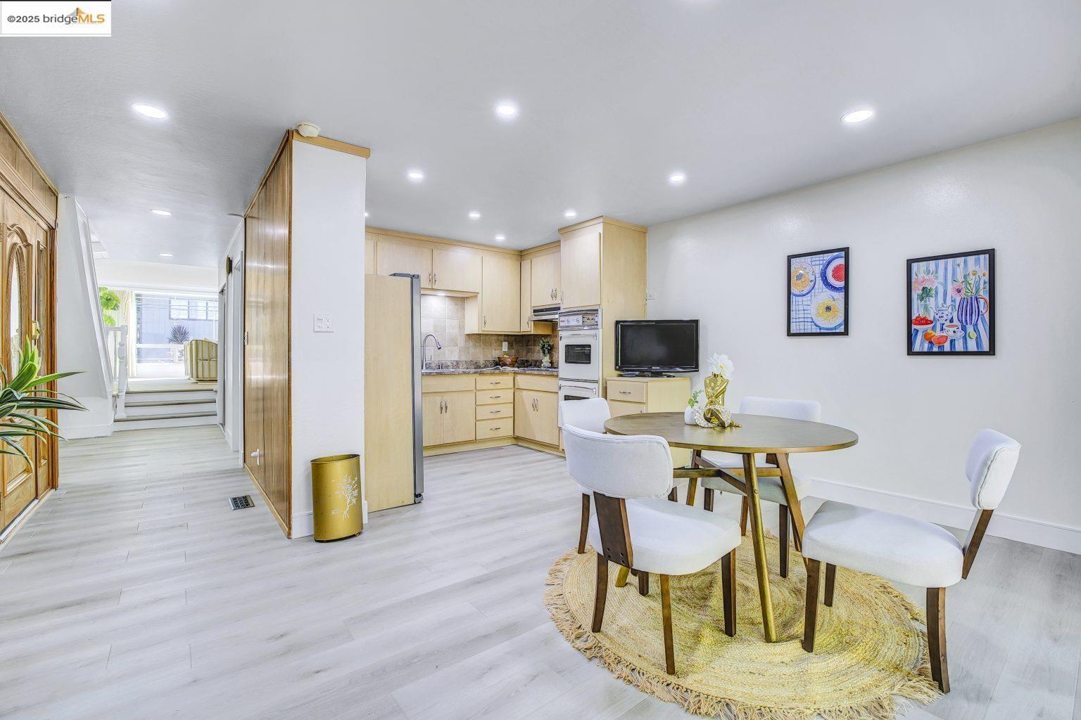 Detail Gallery Image 8 of 40 For 6635 Banning Dr, Oakland,  CA 94611 - 2 Beds | 1/1 Baths