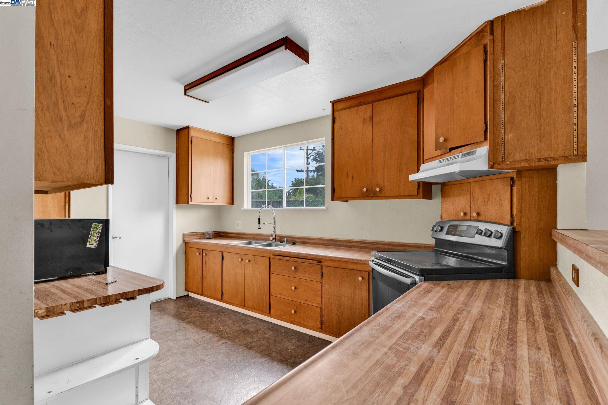 Detail Gallery Image 10 of 33 For 39773 Costa Way, Fremont,  CA 94538 - 4 Beds | 2 Baths