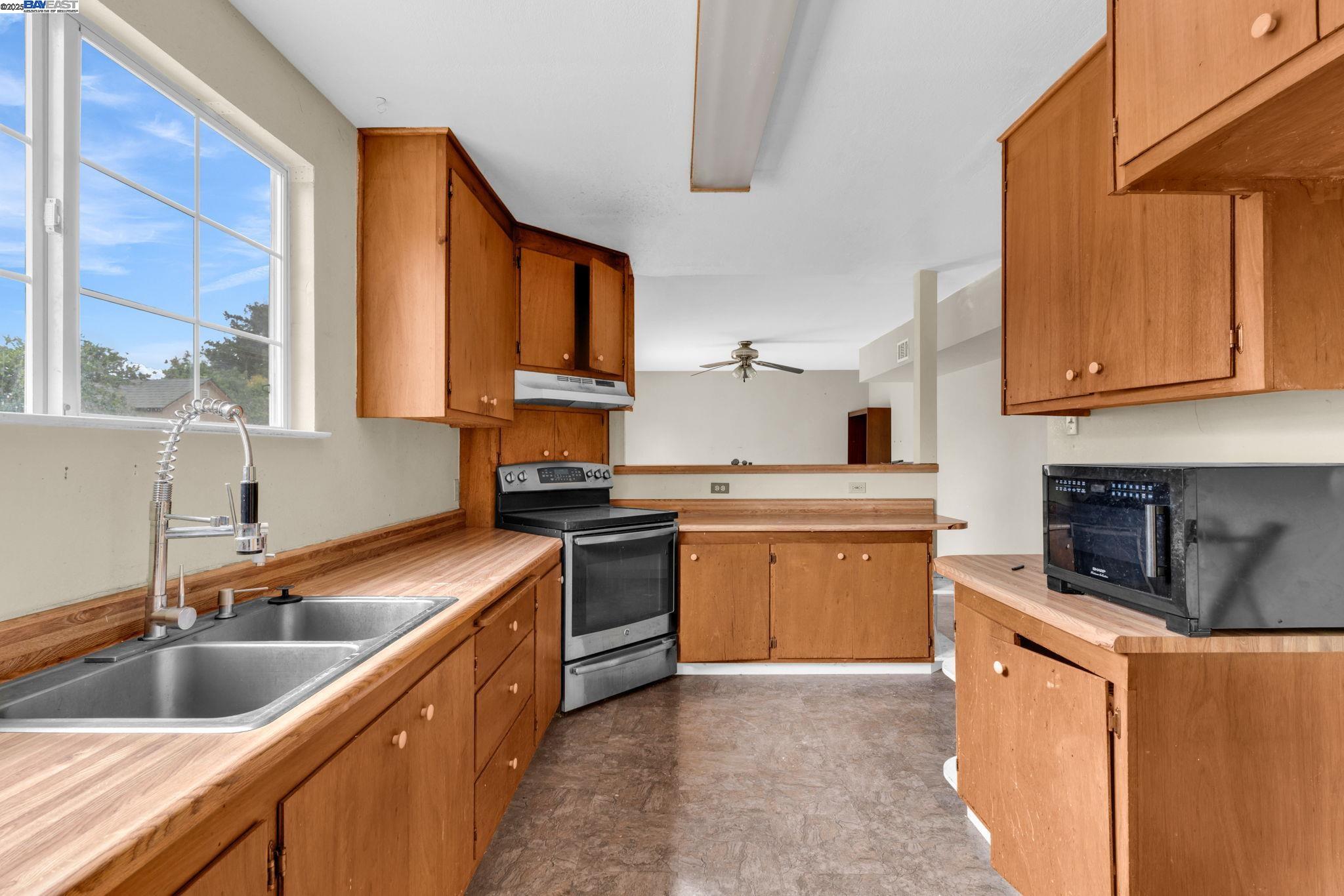 Detail Gallery Image 9 of 33 For 39773 Costa Way, Fremont,  CA 94538 - 4 Beds | 2 Baths
