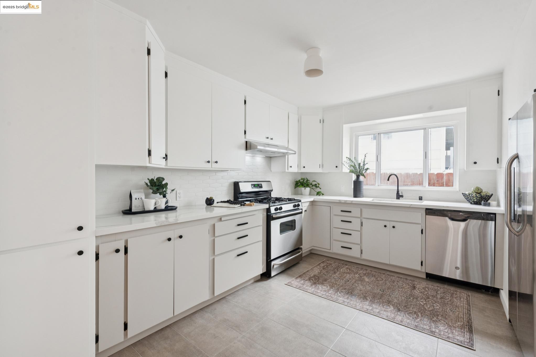 Detail Gallery Image 14 of 43 For 2030 Junction Ave, El Cerrito,  CA 94530 - 2 Beds | 1 Baths