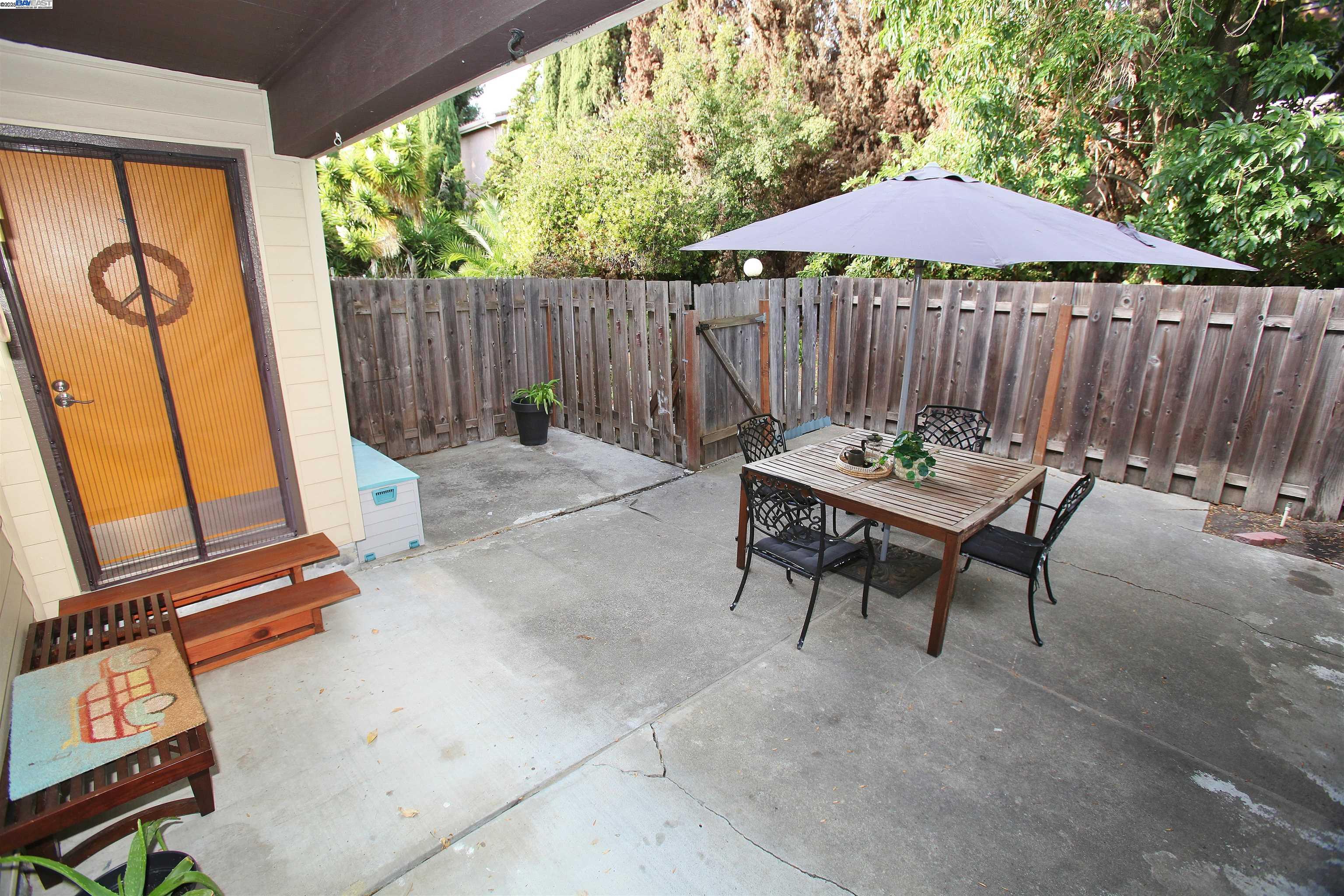 Detail Gallery Image 14 of 17 For 1654 164th Ave, San Leandro,  CA 94578 - 2 Beds | 1/1 Baths