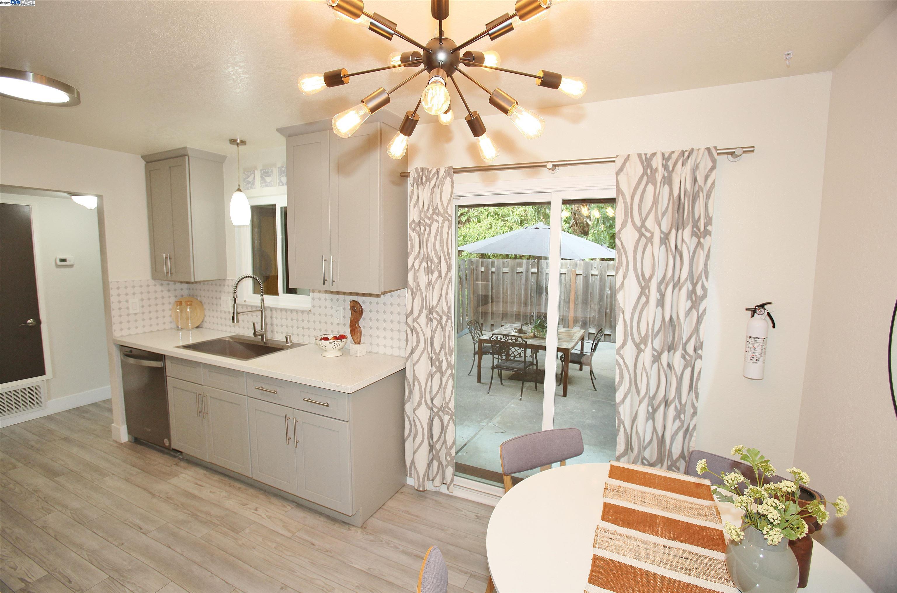 Photo #5: 41111302 Listing 