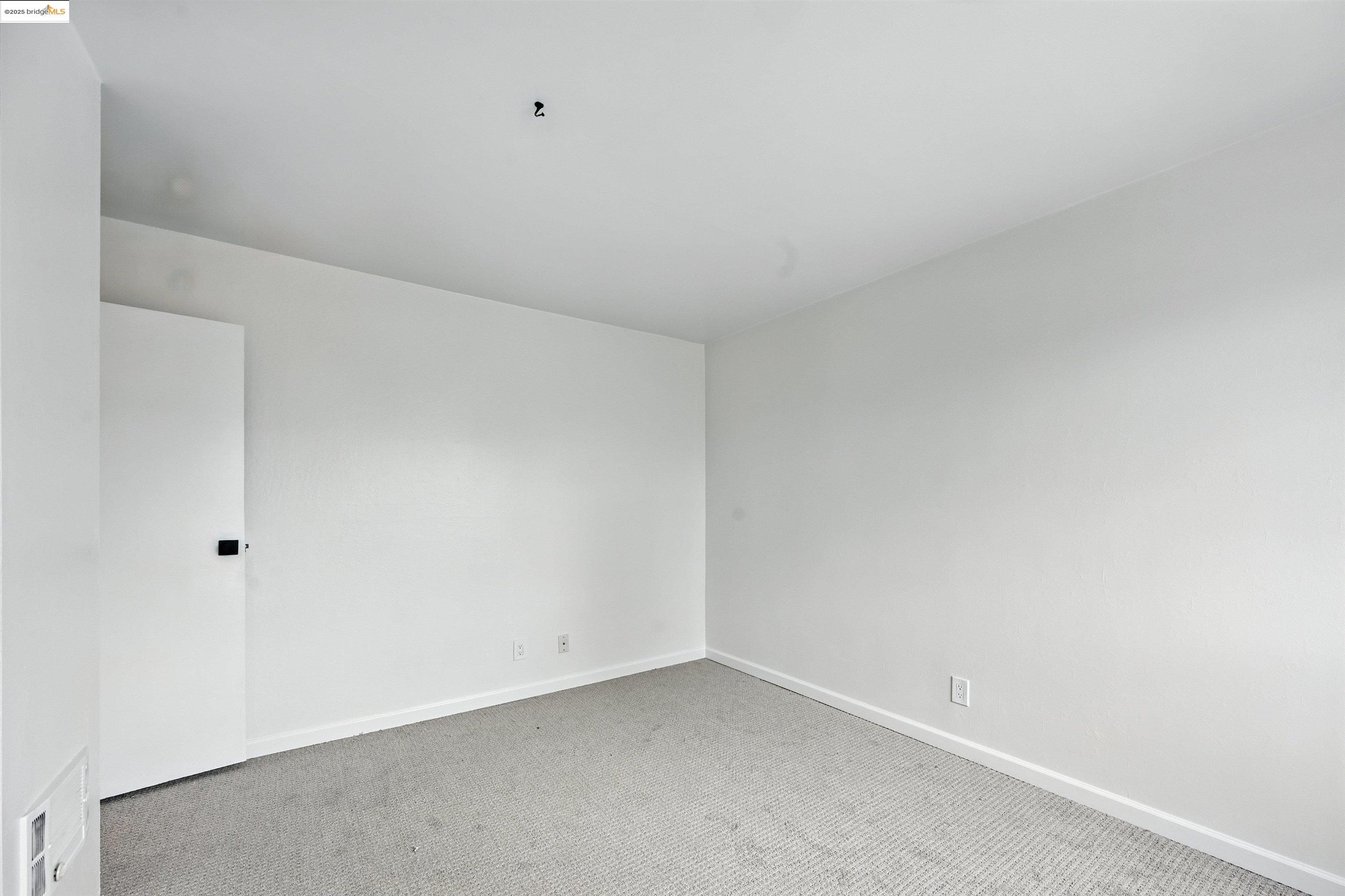 Photo #12: 41111305 Listing: Photo #12