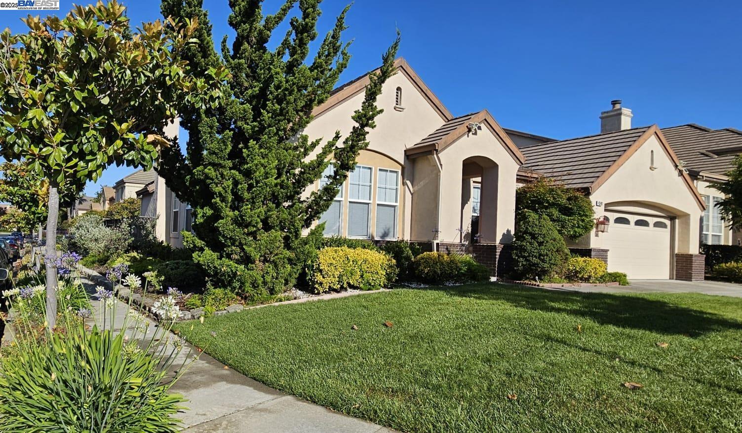 Detail Gallery Image 2 of 19 For 43401 Laurel Glen Cmn, Fremont,  CA 94539-3400 - 3 Beds | 2 Baths